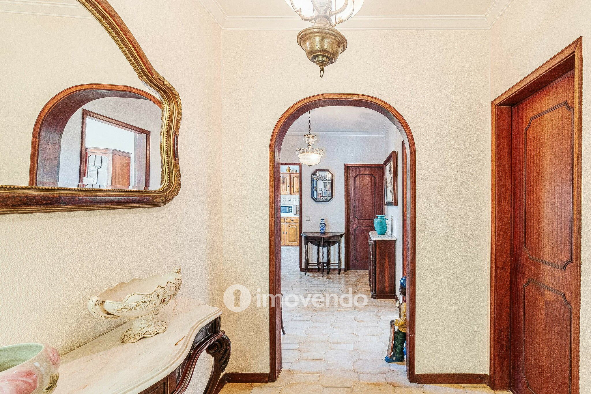 Moradia isolada T4, com garagem e áreas amplas, no Estoril