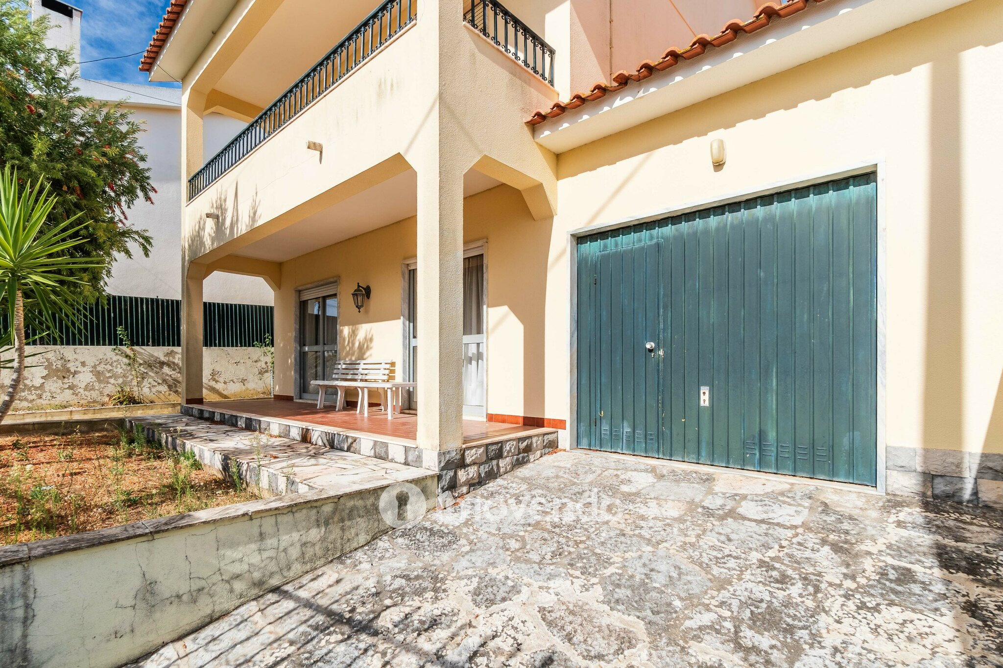 Moradia isolada T4, com garagem e áreas amplas, no Estoril