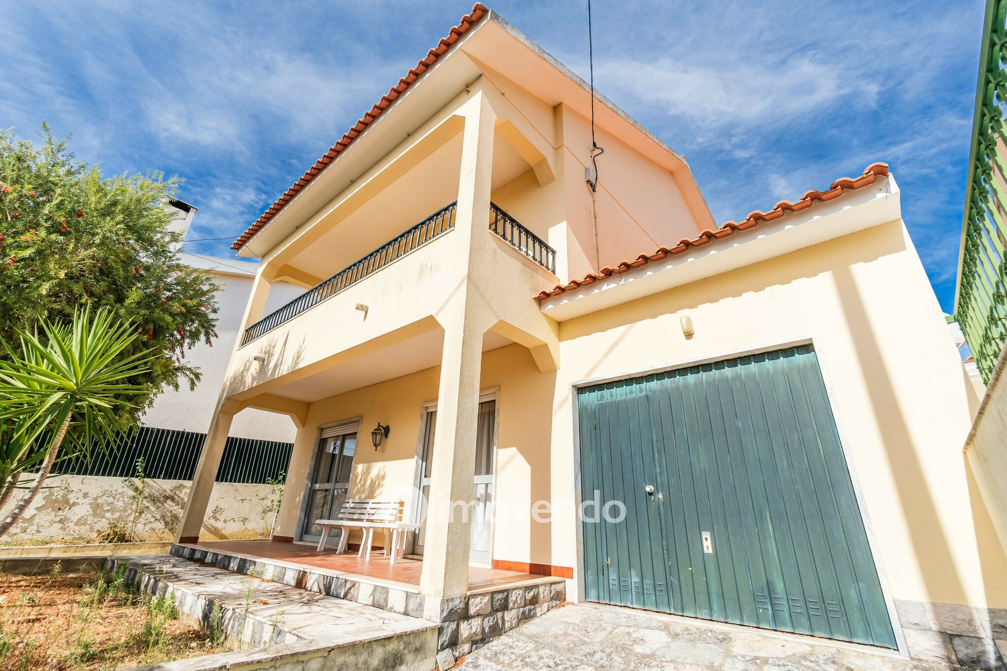 Moradia isolada T4, com garagem e áreas amplas, no Estoril