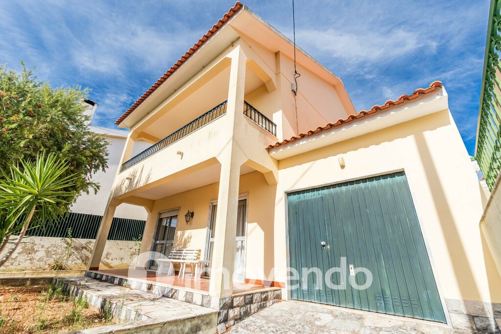Moradia T4 em Cascais, Estoril com 326 m<sup>2</sup> por 790.000