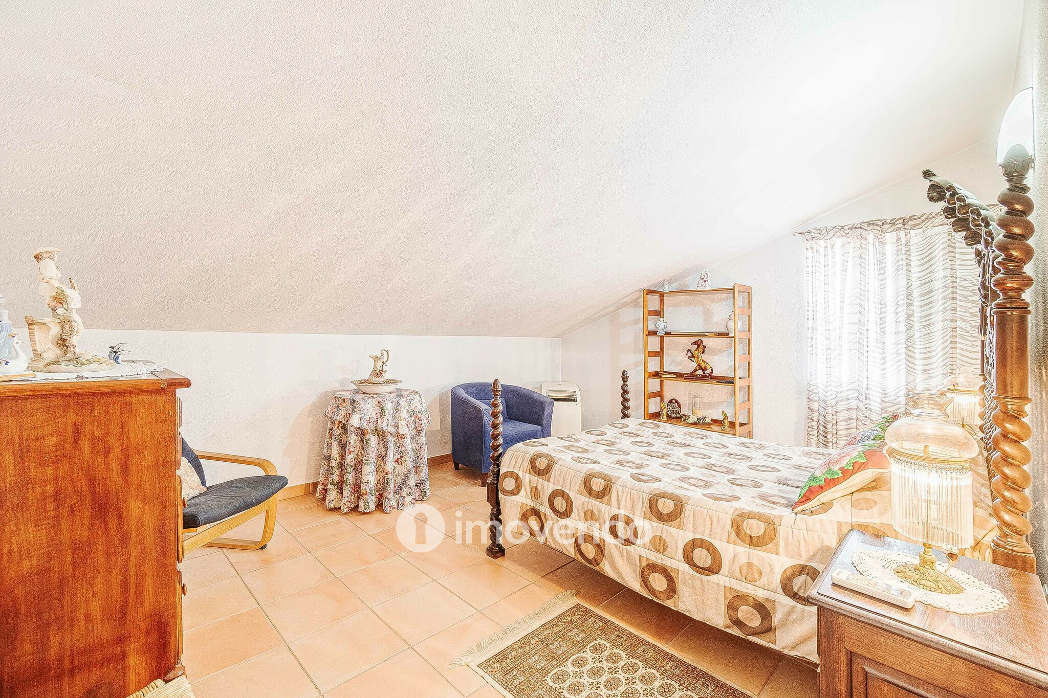 Moradia isolada T2+2, com garagem e jardim, em Azeitão