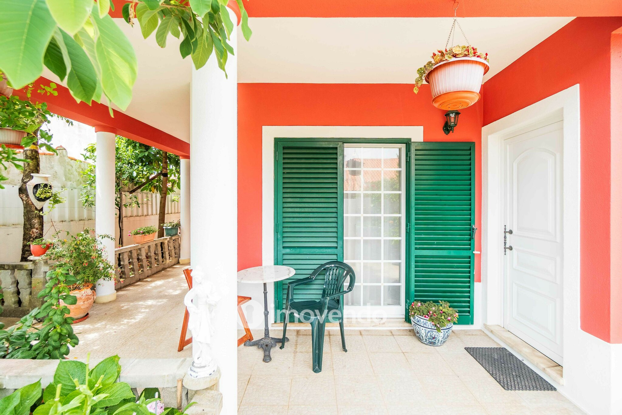 Moradia isolada T2+2, com garagem e jardim, em Azeitão