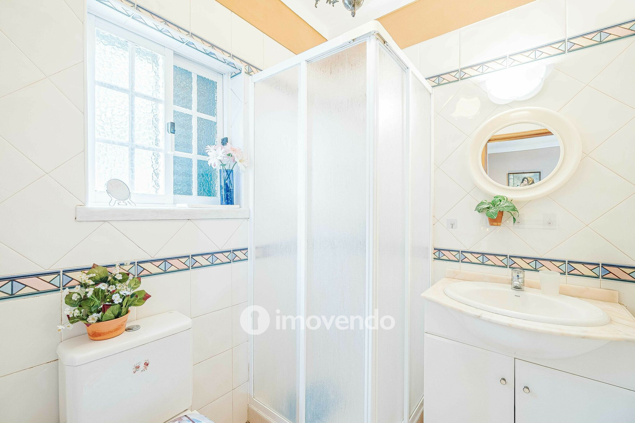 Moradia isolada T2+2, com garagem e jardim, em Azeitão