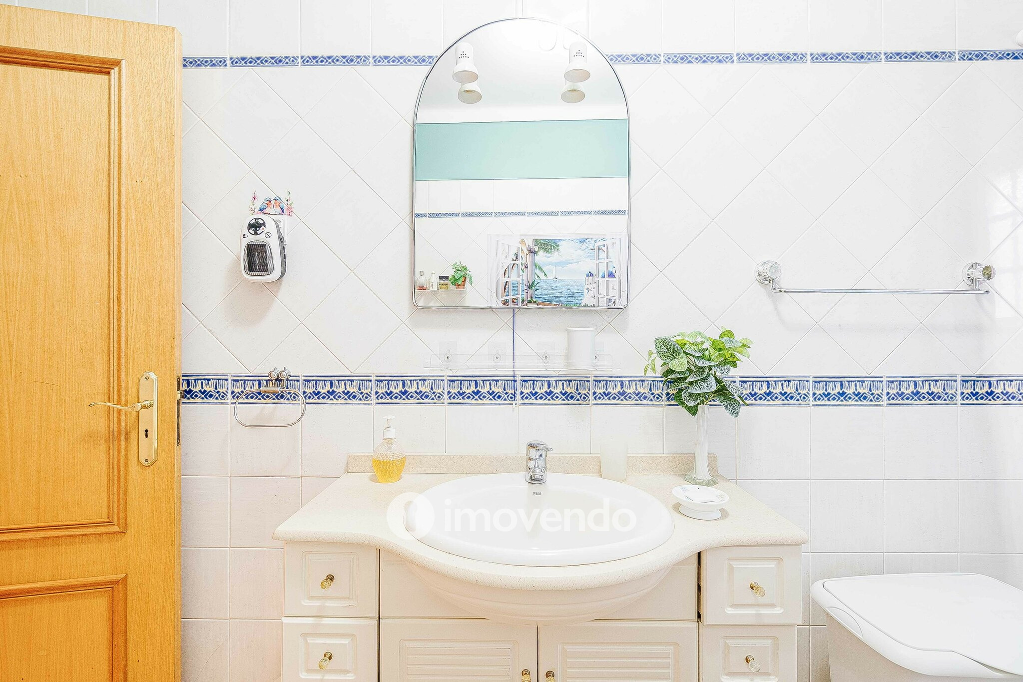 Moradia isolada T2+2, com garagem e jardim, em Azeitão