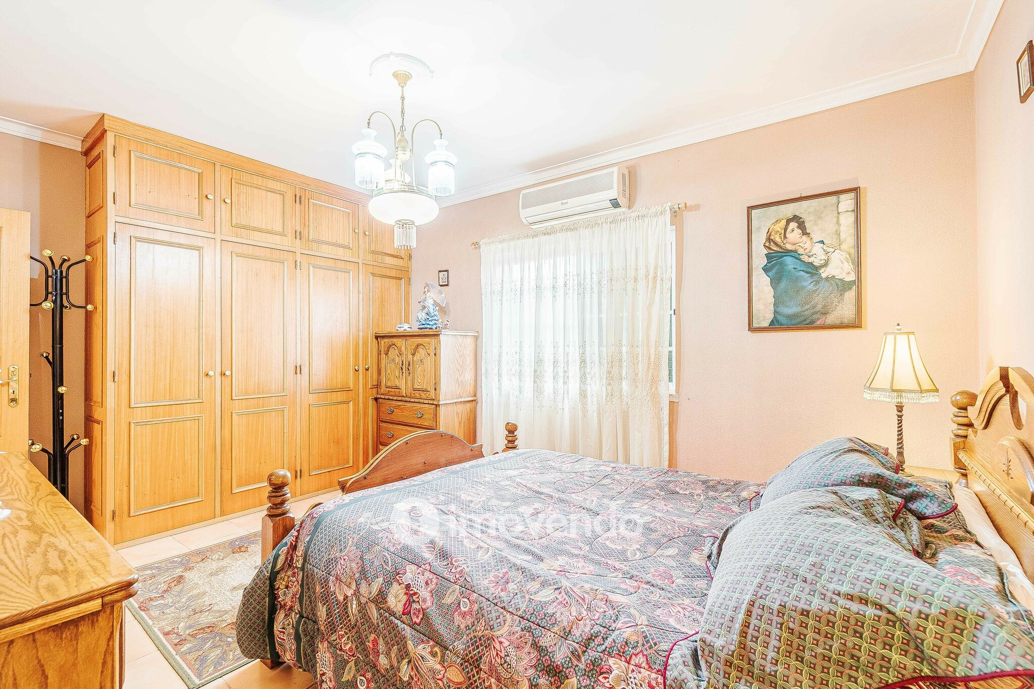 Moradia isolada T2+2, com garagem e jardim, em Azeitão