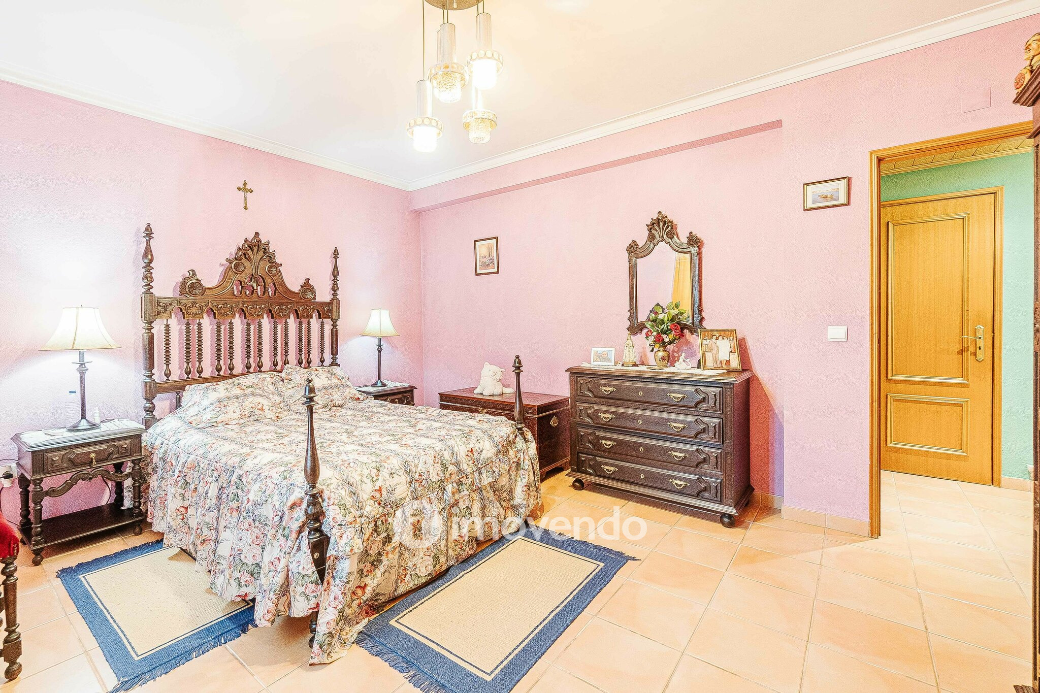 Moradia isolada T2+2, com garagem e jardim, em Azeitão