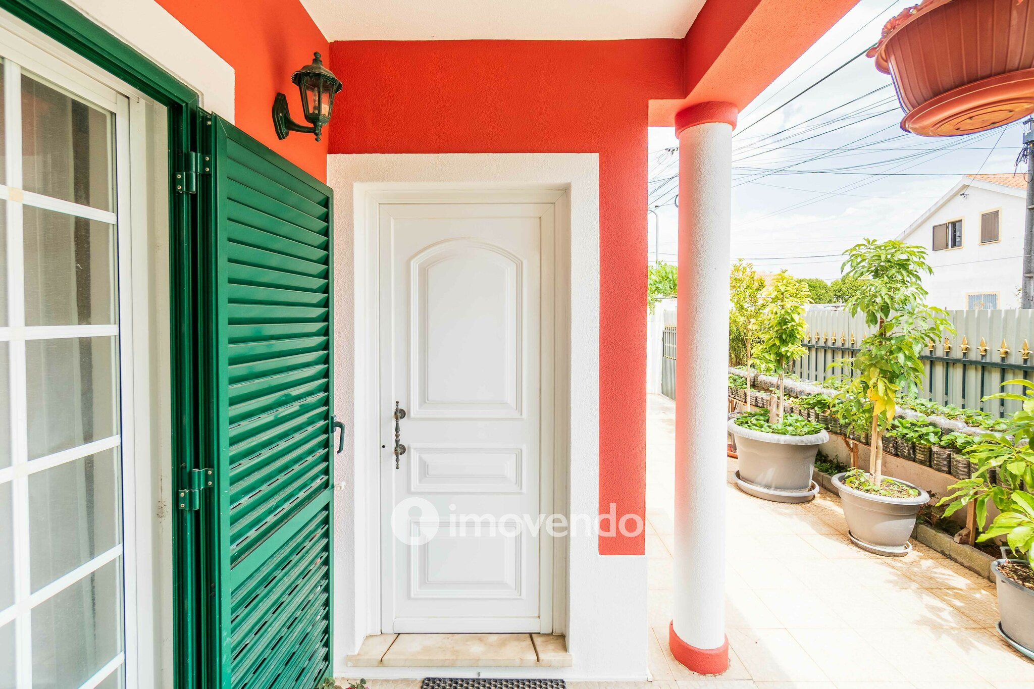 Moradia isolada T2+2, com garagem e jardim, em Azeitão