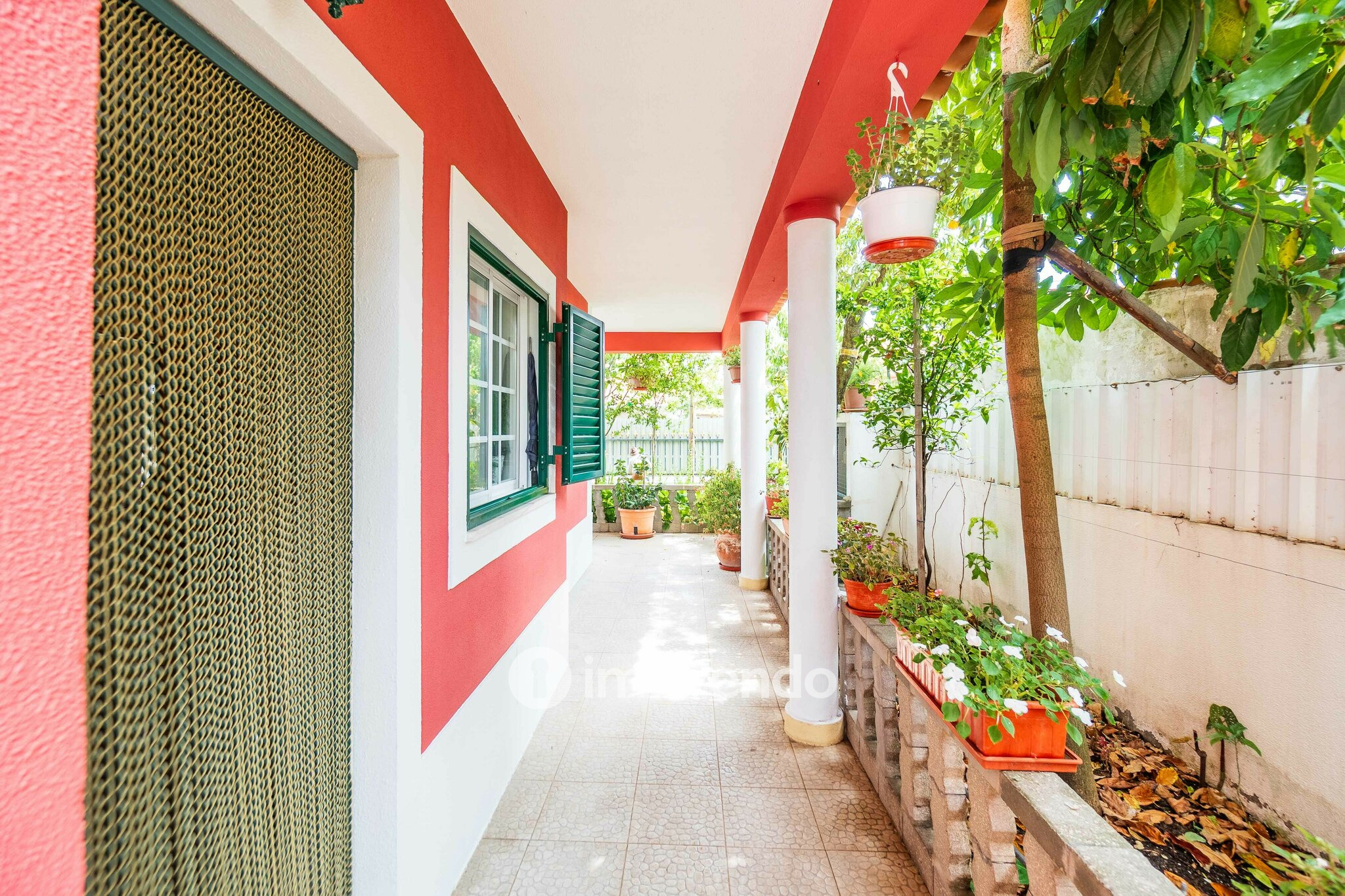Moradia isolada T2+2, com garagem e jardim, em Azeitão