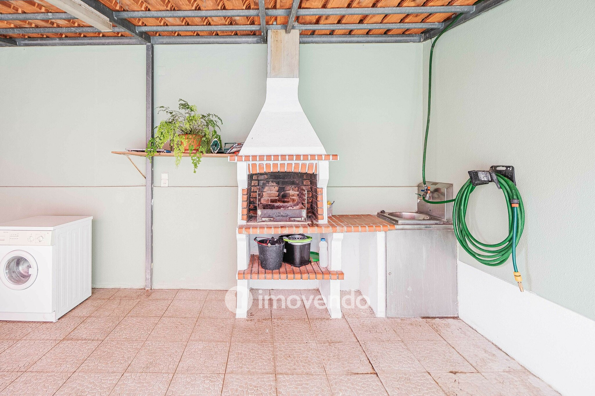 Moradia isolada T2+2, com garagem e jardim, em Azeitão