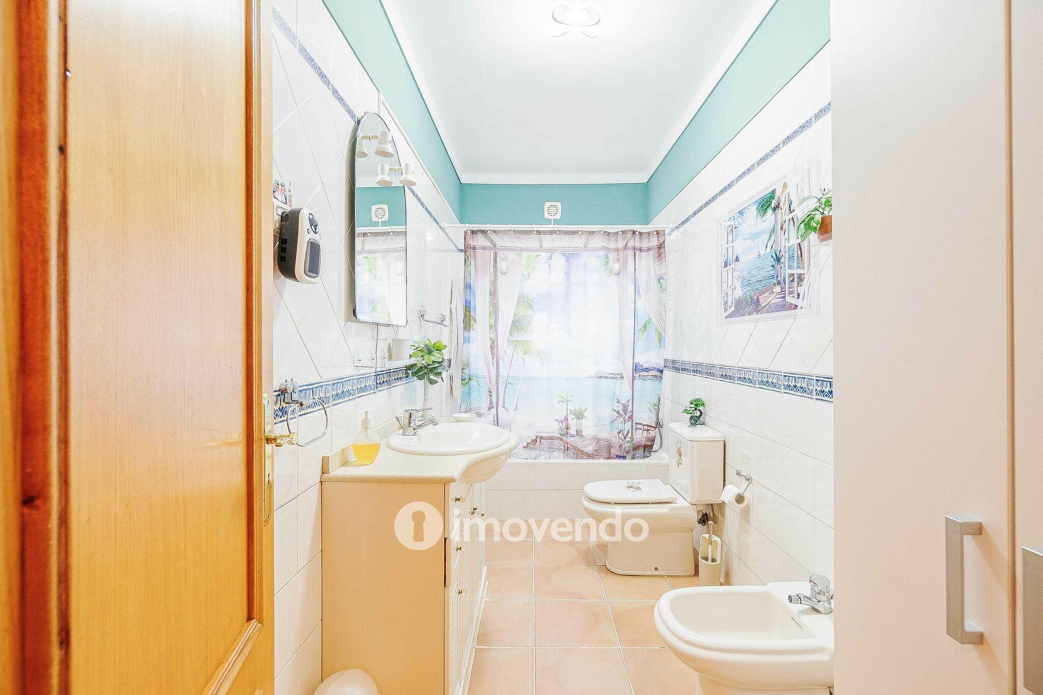Moradia isolada T2+2, com garagem e jardim, em Azeitão