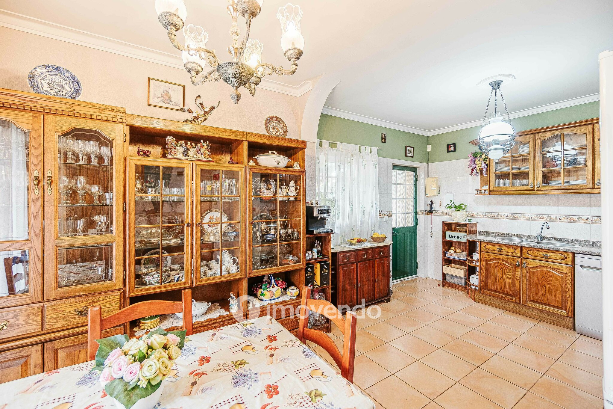 Moradia isolada T2+2, com garagem e jardim, em Azeitão