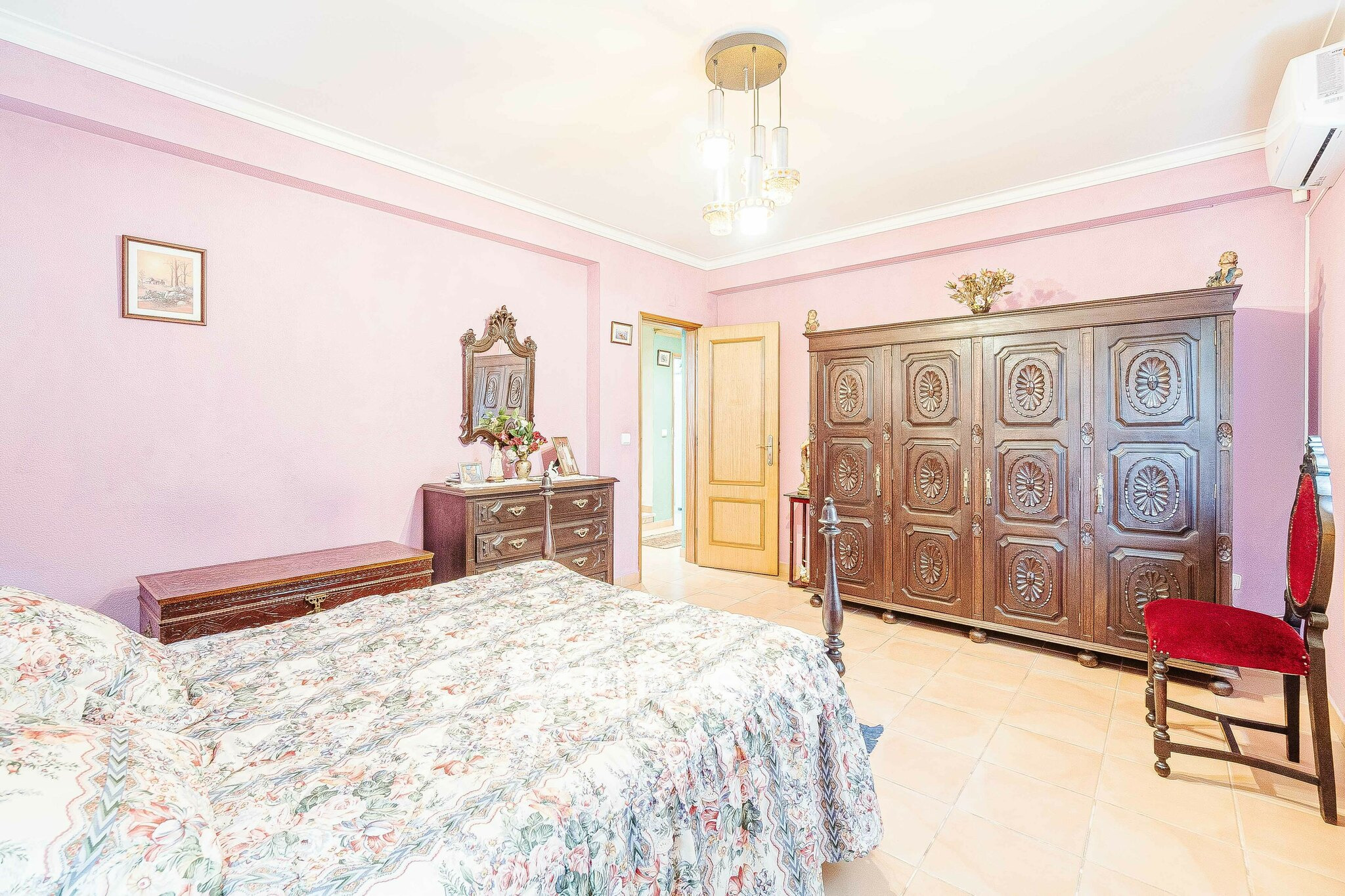Moradia isolada T2+2, com garagem e jardim, em Azeitão