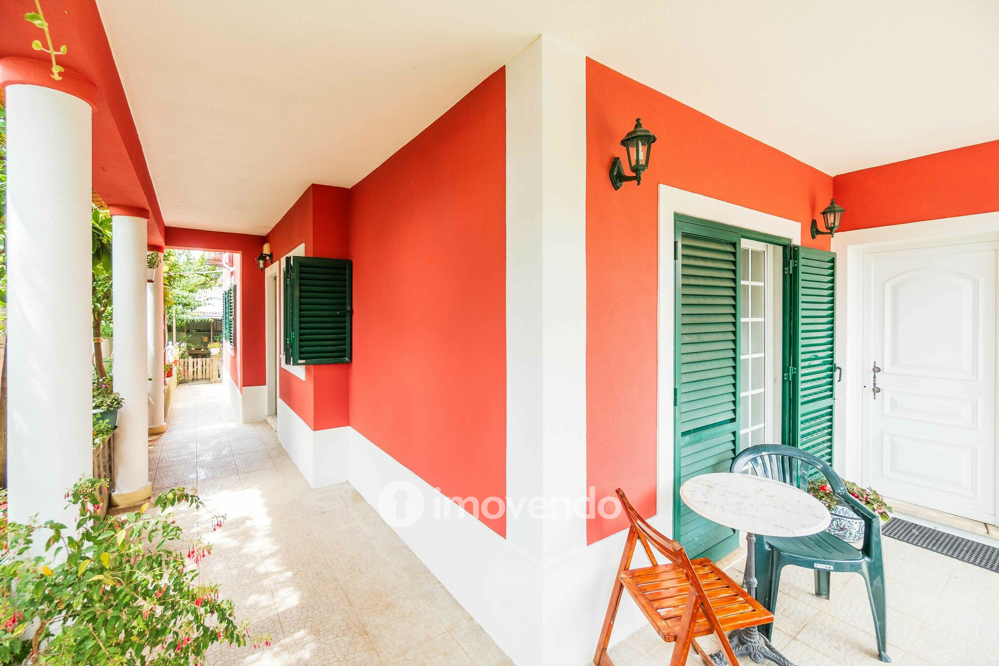 Moradia isolada T2+2, com garagem e jardim, em Azeitão