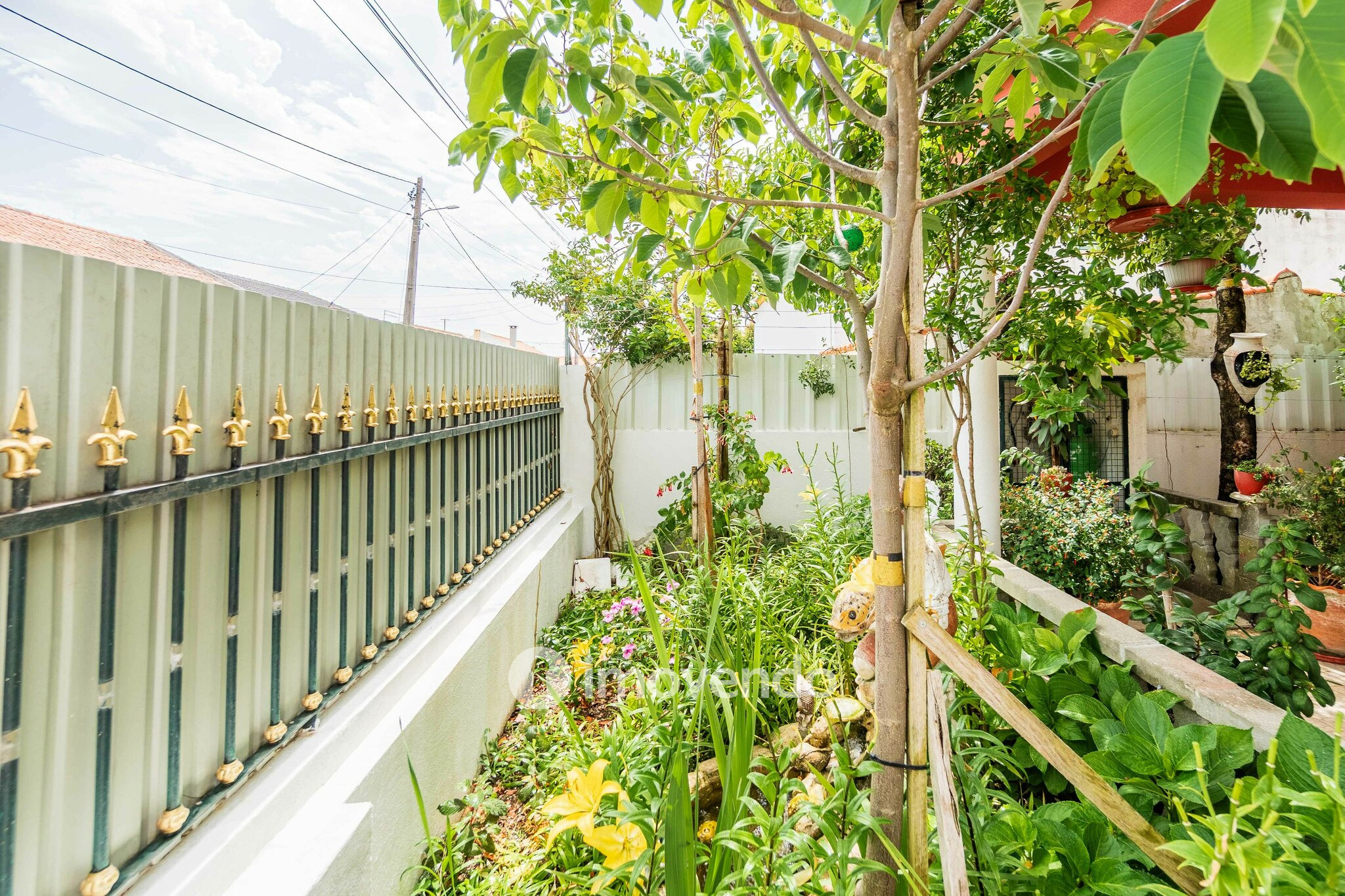 Moradia isolada T2+2, com garagem e jardim, em Azeitão