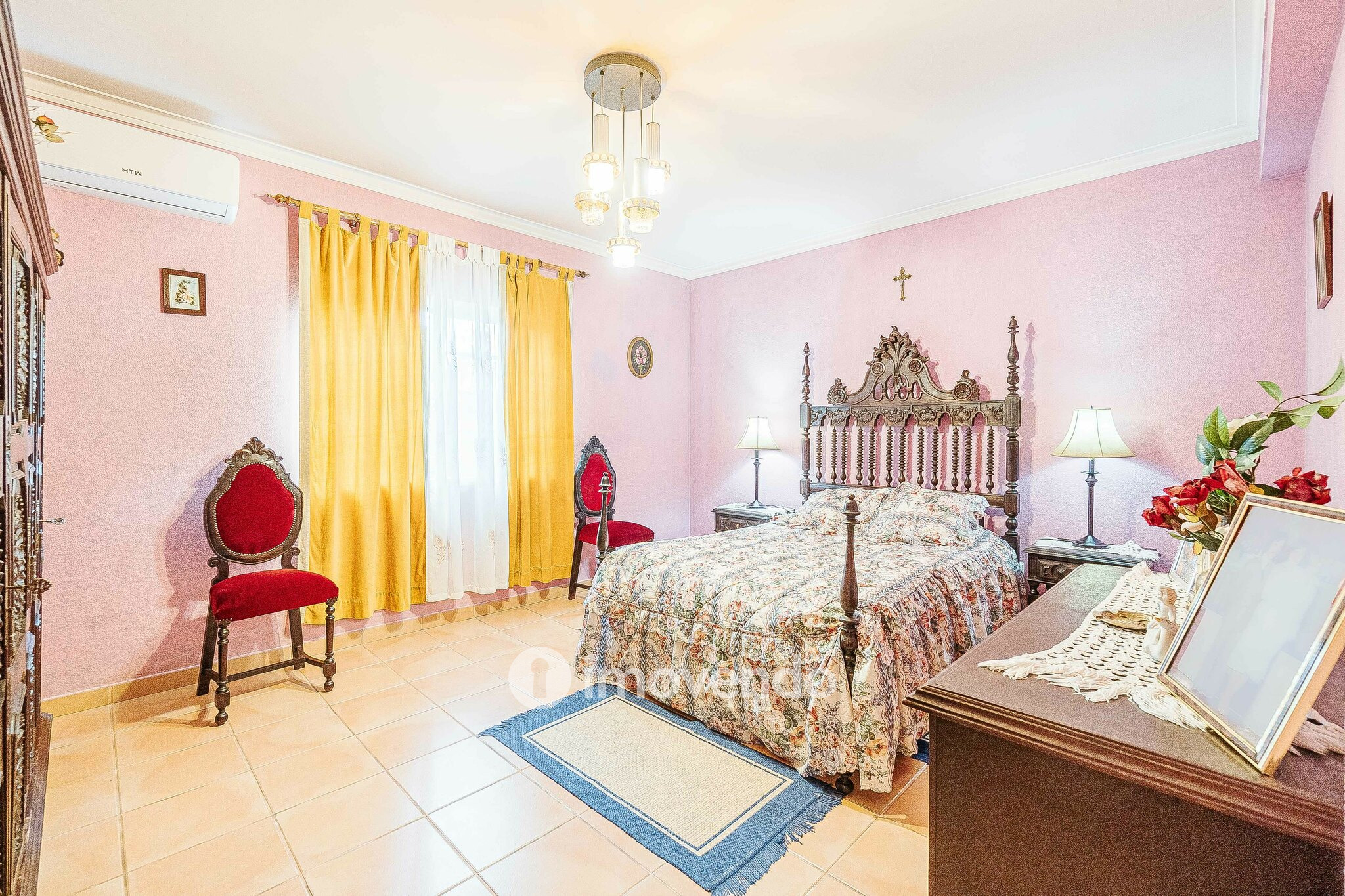 Moradia isolada T2+2, com garagem e jardim, em Azeitão
