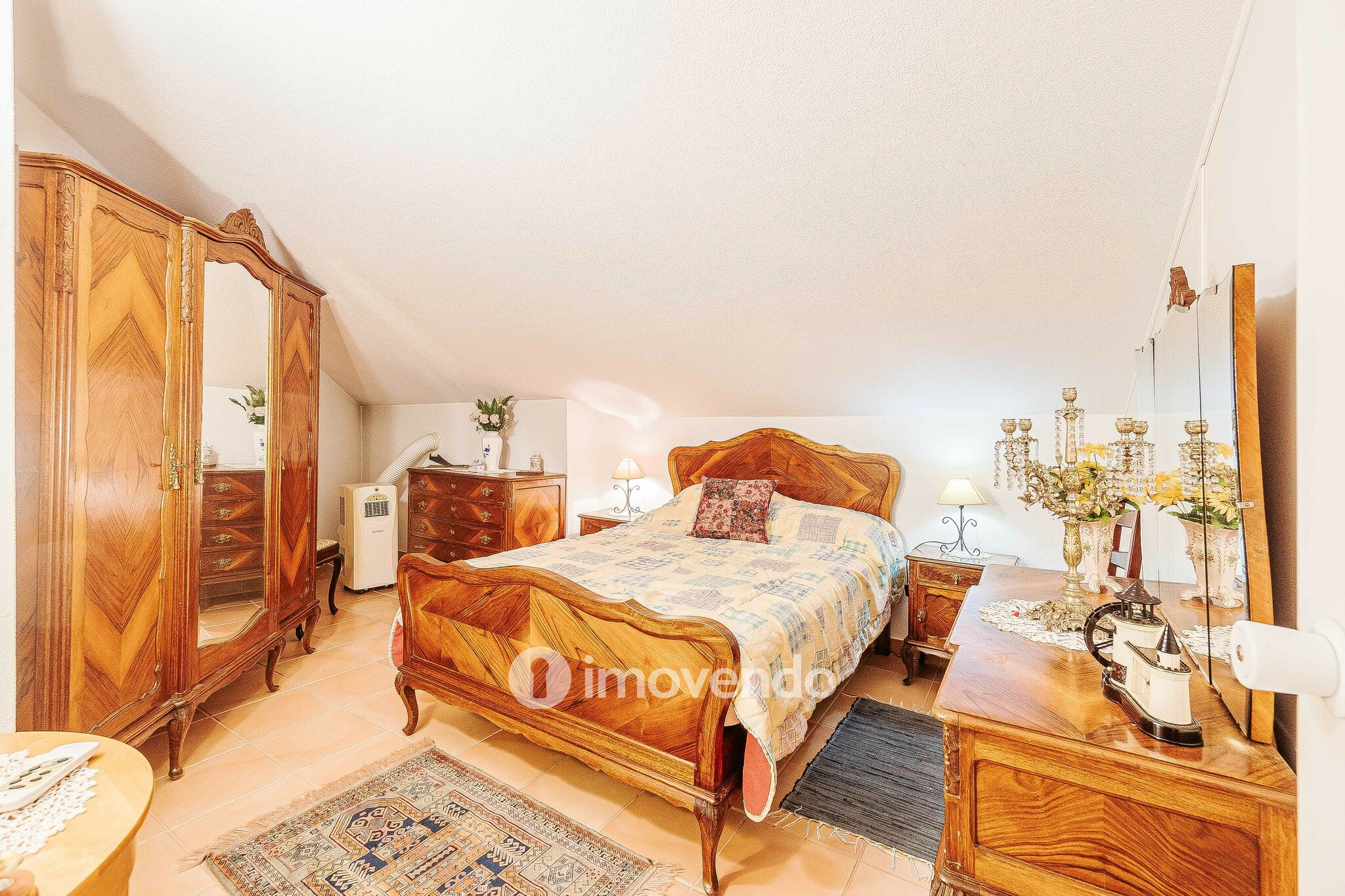 Moradia isolada T2+2, com garagem e jardim, em Azeitão