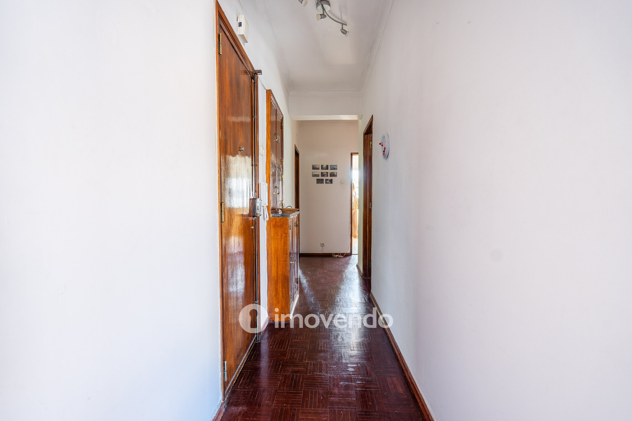 Apartamento T3, com arrecadação e boas áreas, na Estrada da Luz
