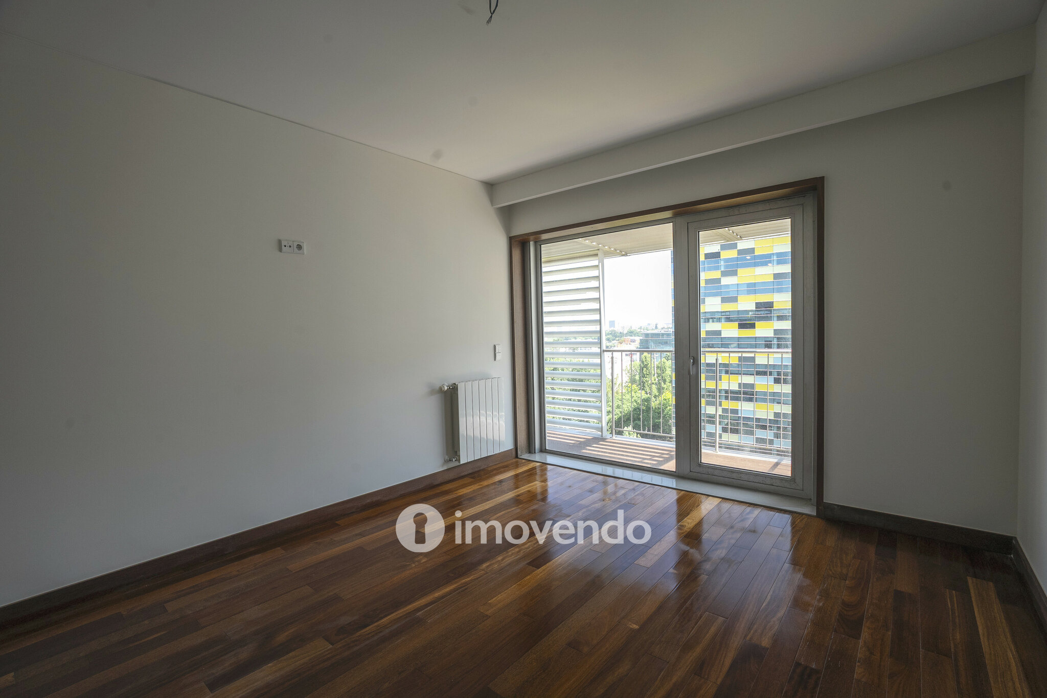 Apartamento T4, com vista rio e estacionamento, em Vila Nova de Gaia