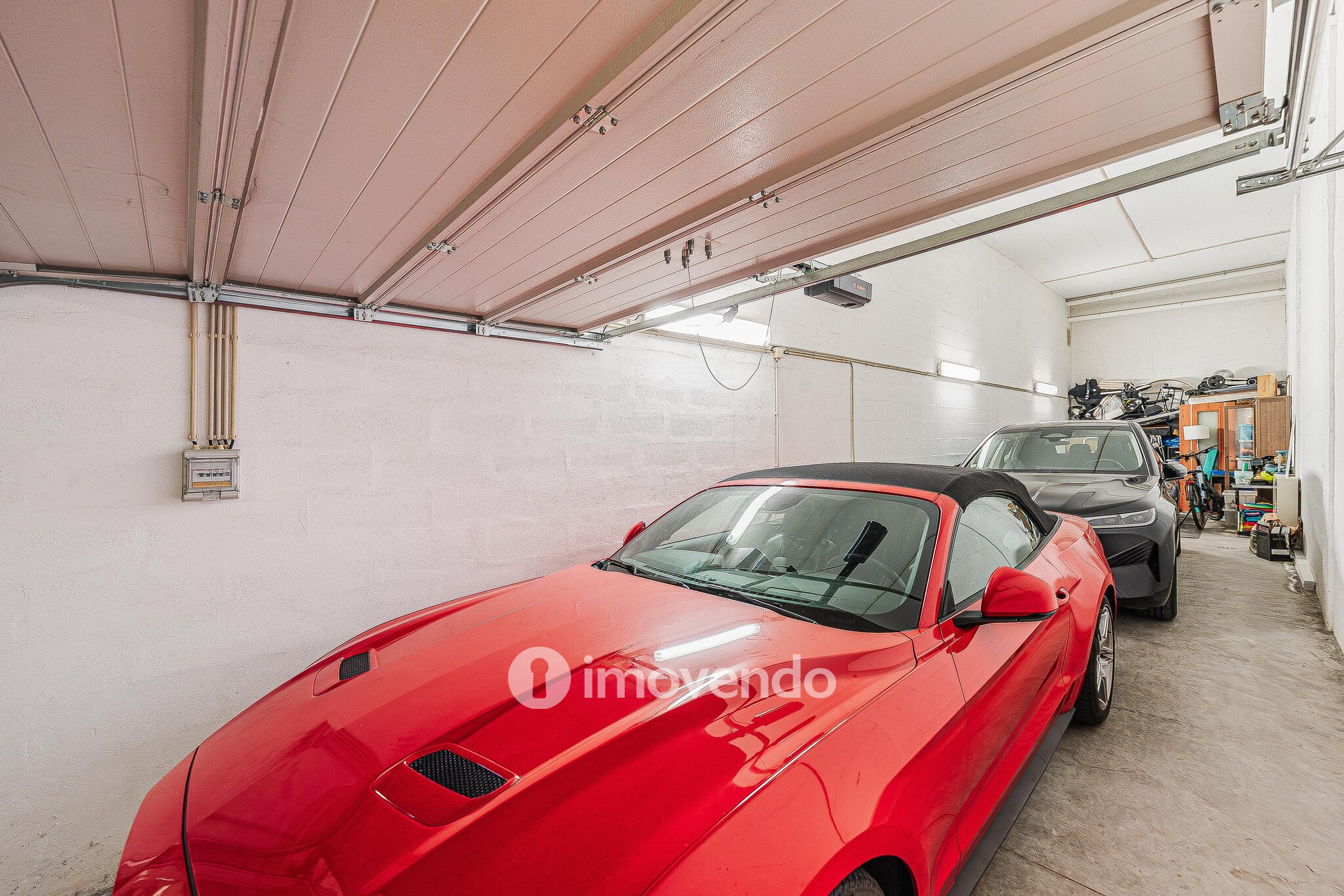 Apartamento T3 com garagem, em condomínio com piscina, em Bicesse