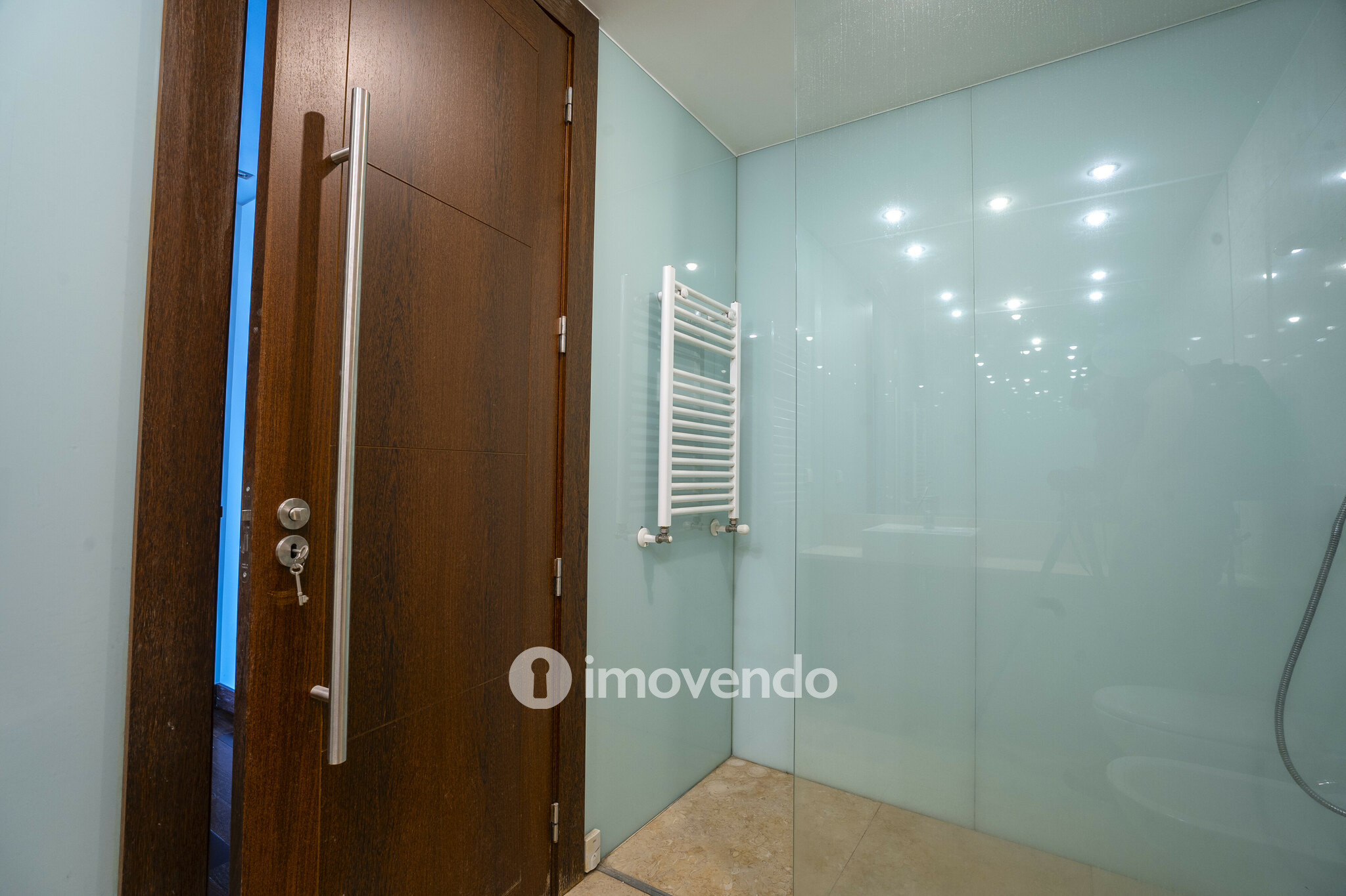 Apartamento T4, com vista rio e estacionamento, em Vila Nova de Gaia