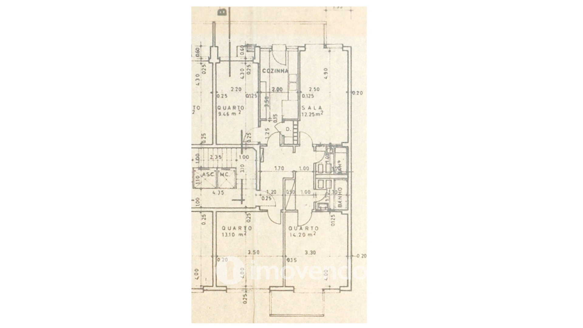 Apartamento T3 com áreas amplas, para renovação, em Benfica