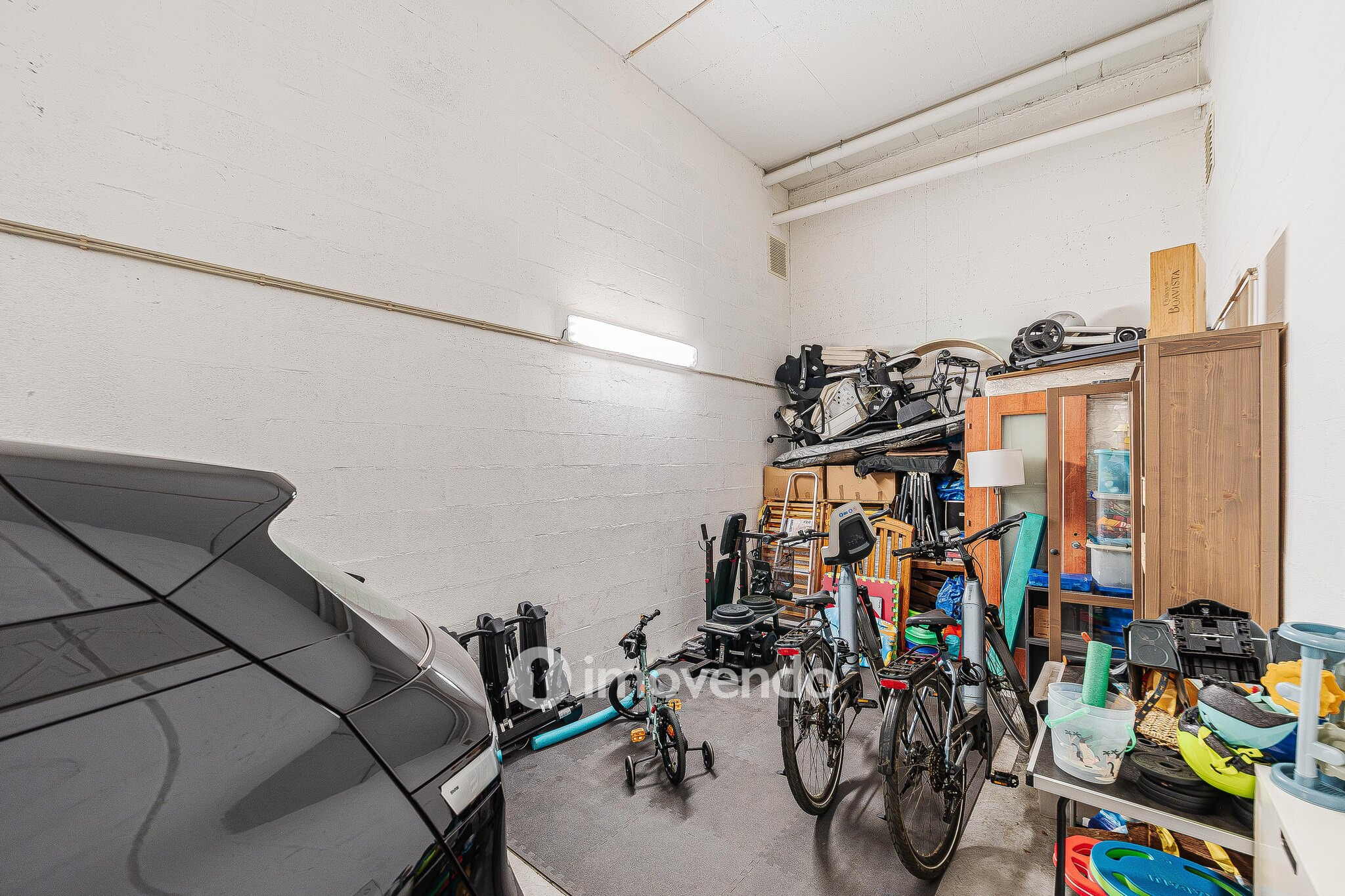 Apartamento T3 com garagem, em condomínio com piscina, em Bicesse