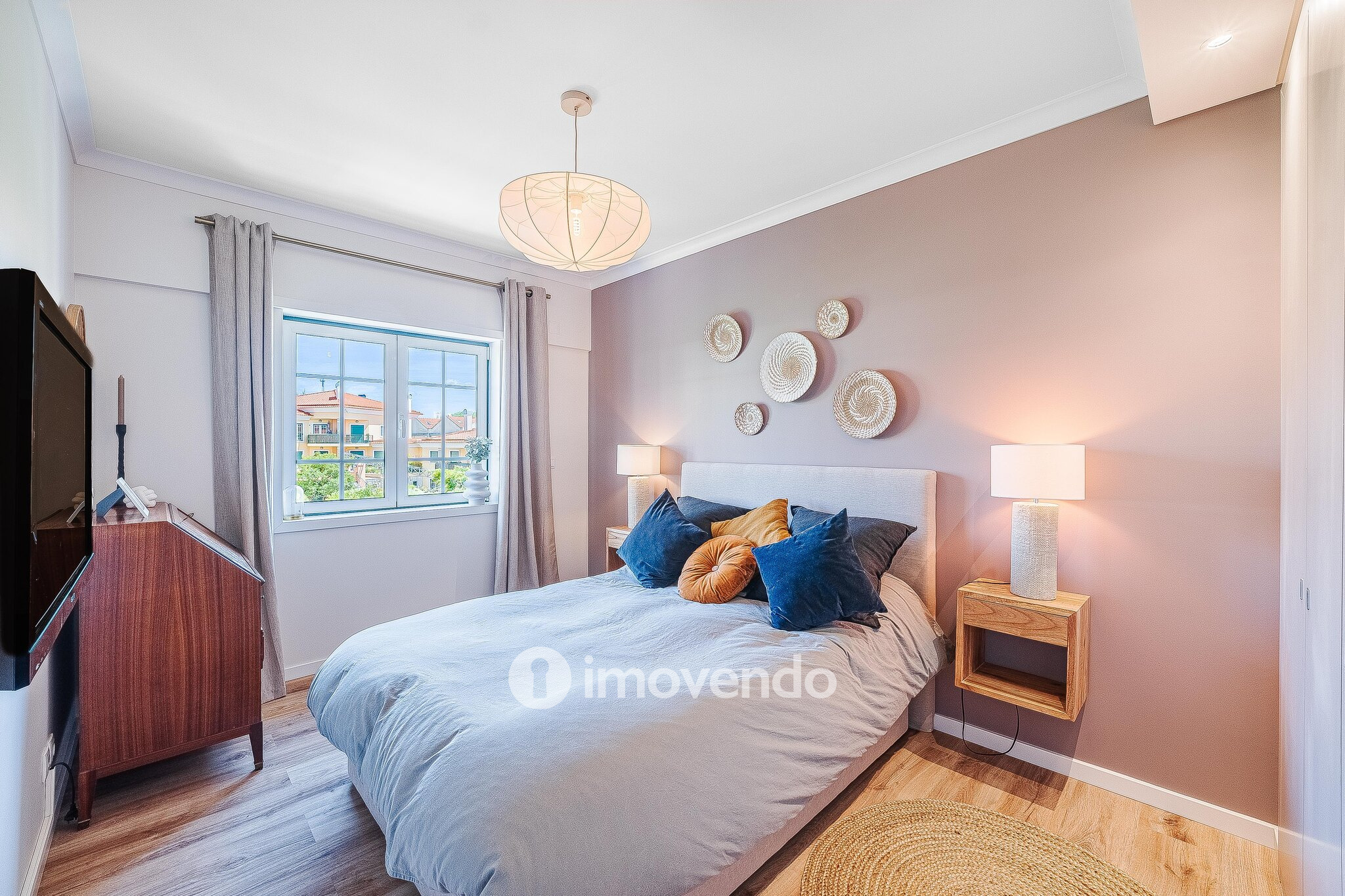 Apartamento T3 com garagem, em condomínio com piscina, em Bicesse
