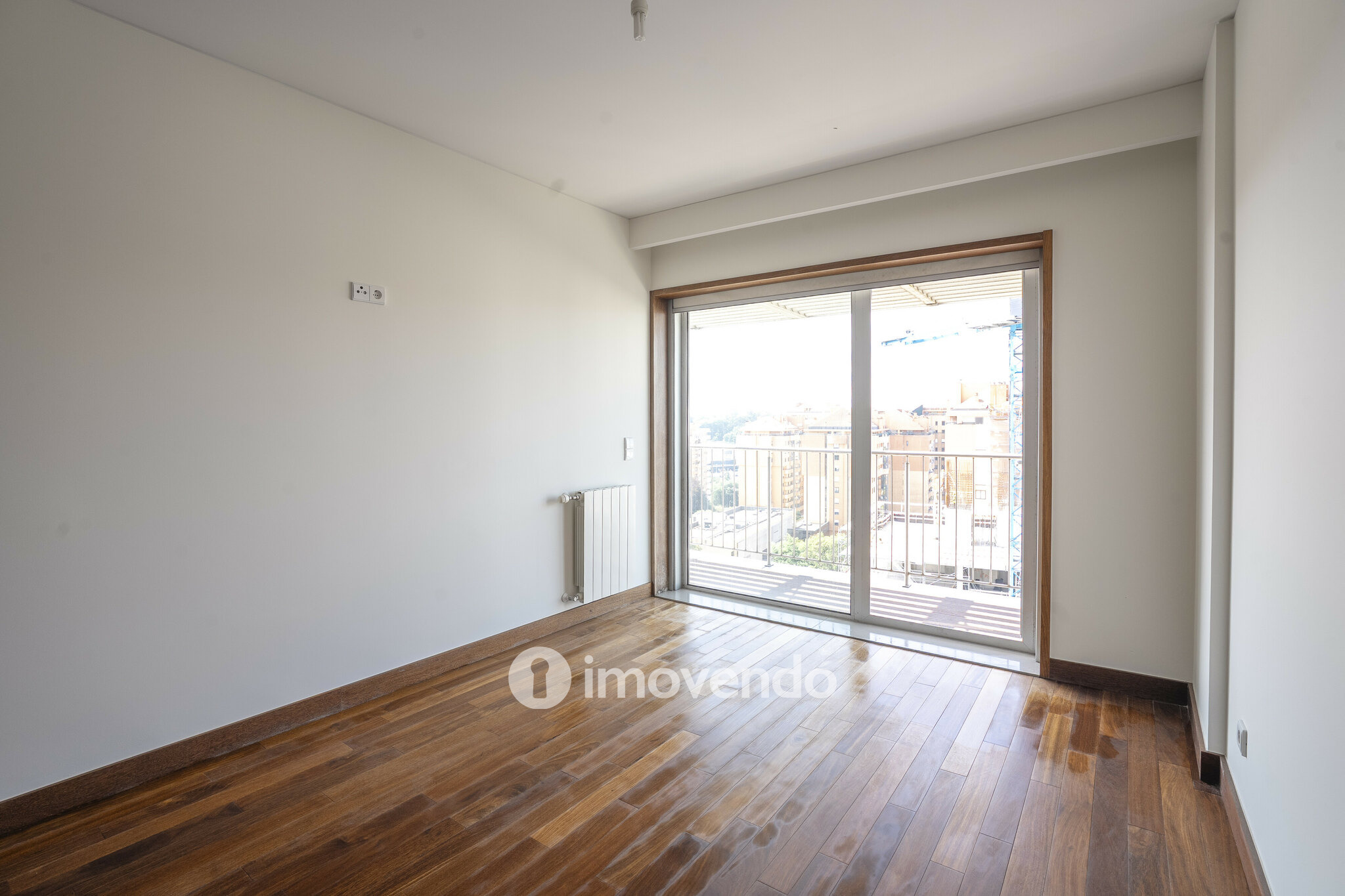 Apartamento T4, com vista rio e estacionamento, em Vila Nova de Gaia