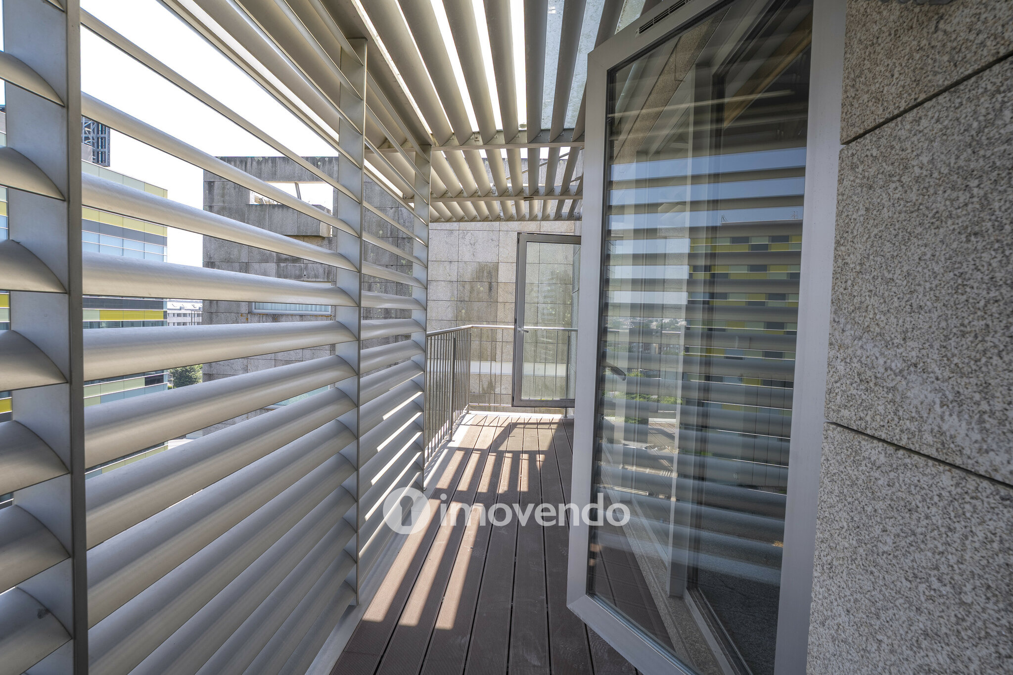 Apartamento T4, com vista rio e estacionamento, em Vila Nova de Gaia