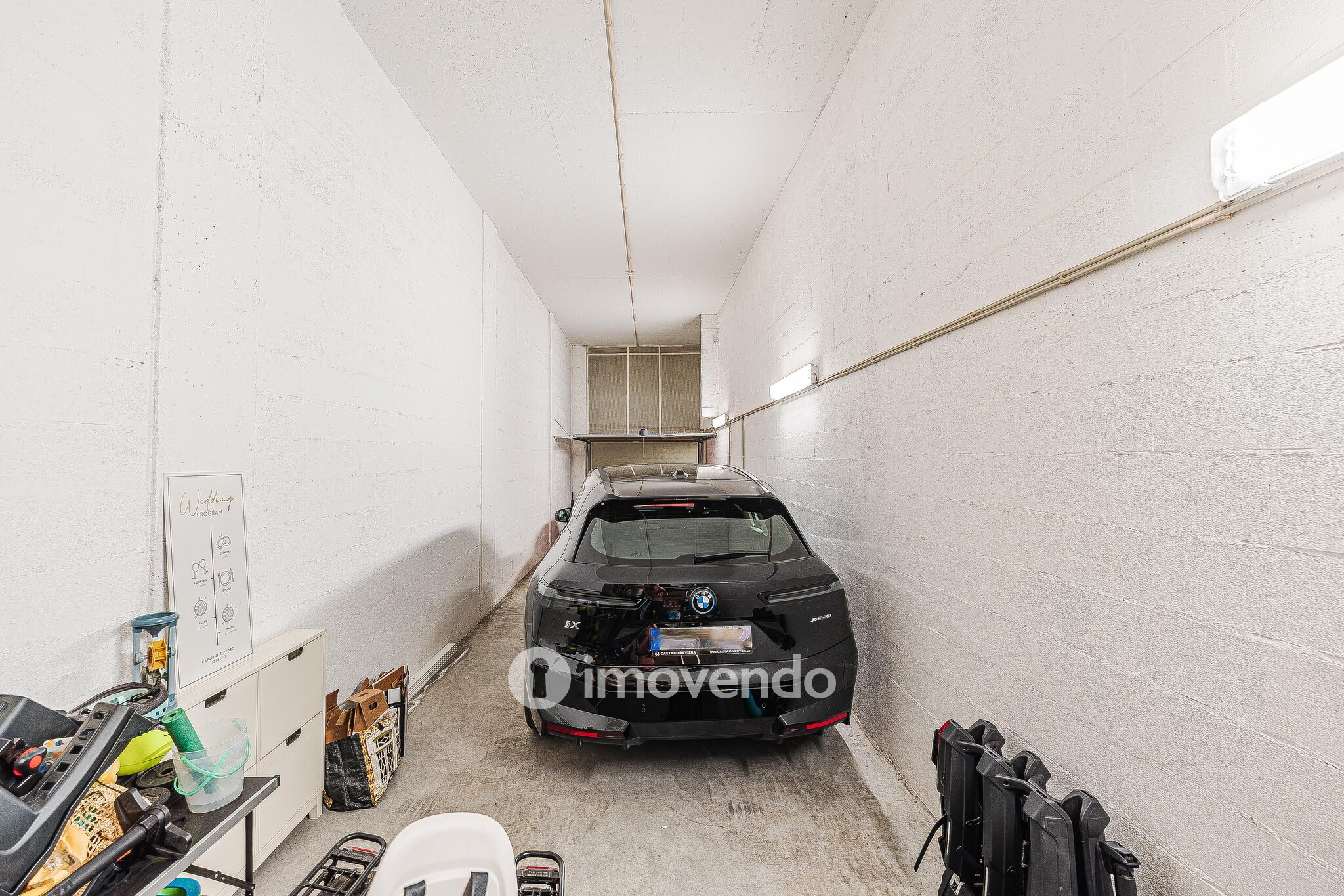 Apartamento T3 com garagem, em condomínio com piscina, em Bicesse