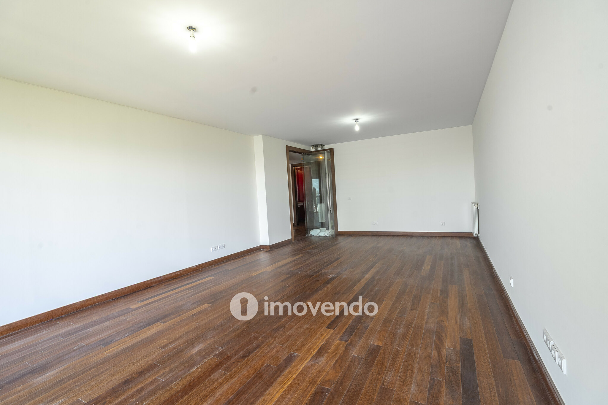 Apartamento T4, com vista rio e estacionamento, em Vila Nova de Gaia