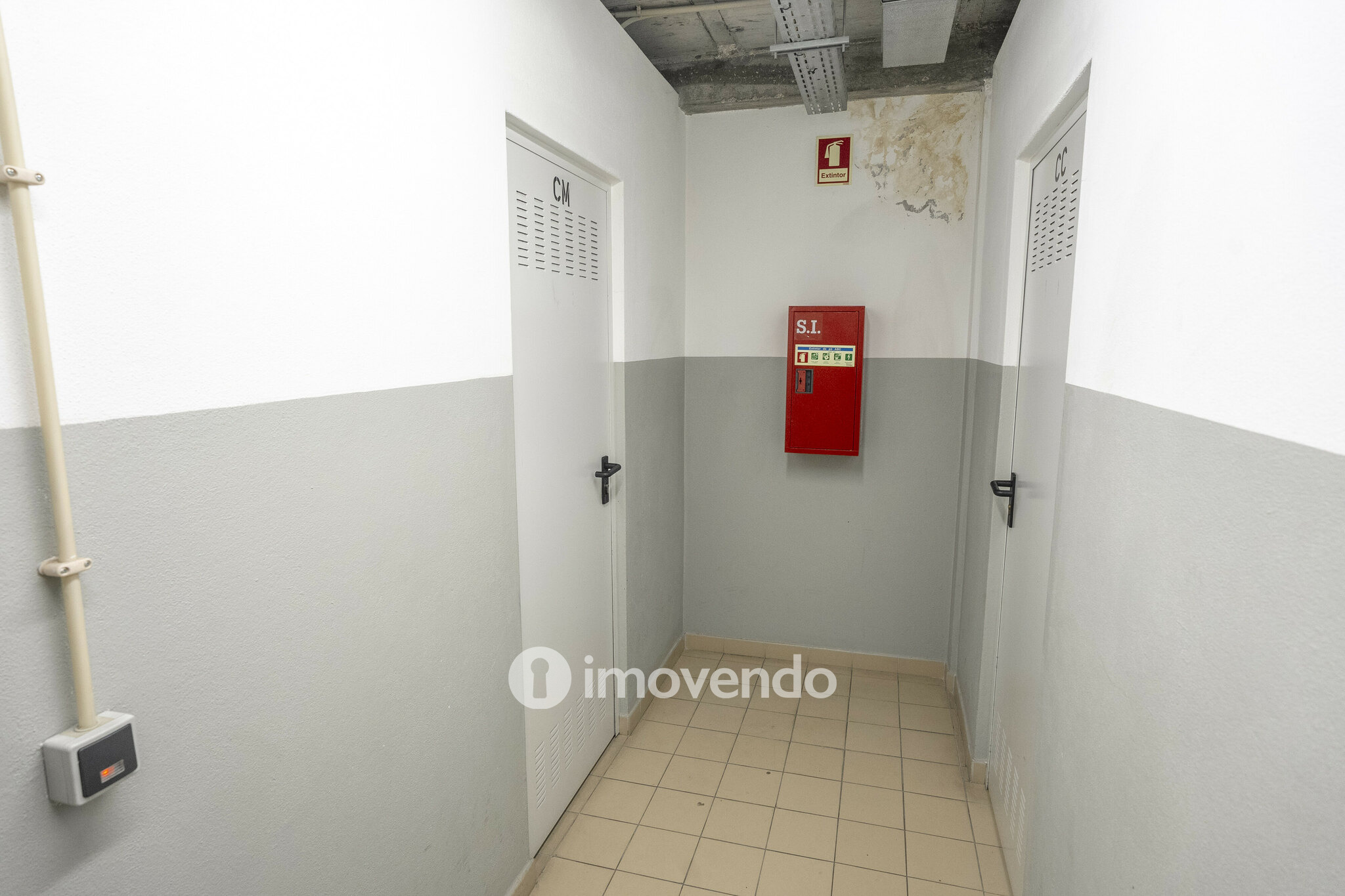 Apartamento T4, com vista rio e estacionamento, em Vila Nova de Gaia