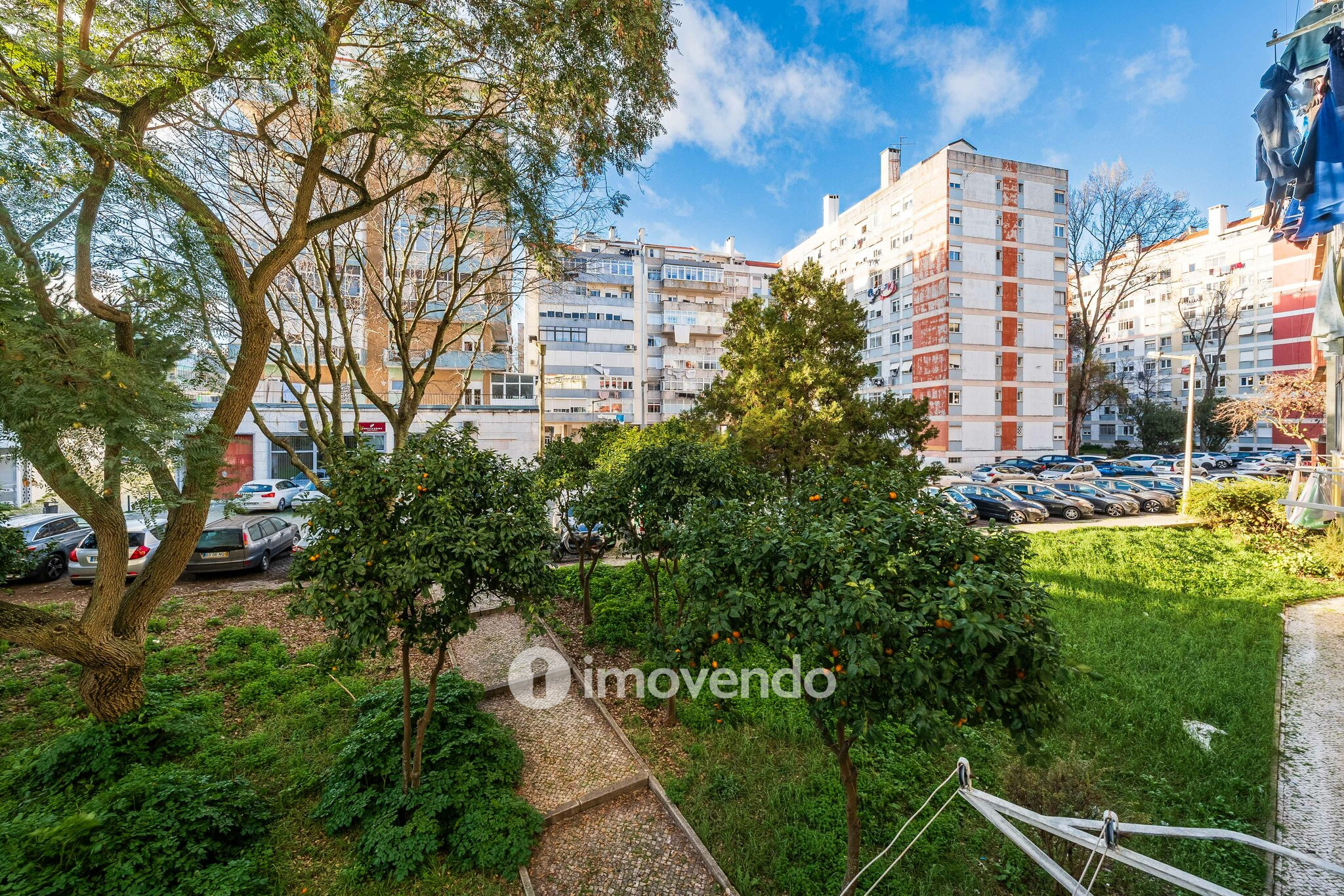 Apartamento T3 com áreas amplas, para renovação, em Benfica