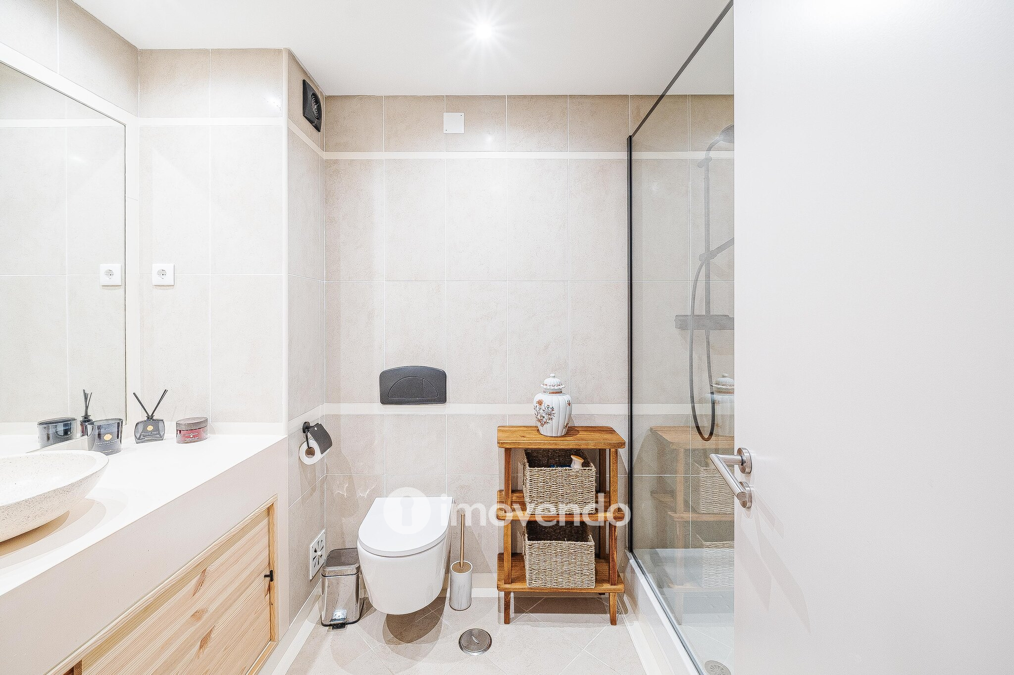 Apartamento T3 com garagem, em condomínio com piscina, em Bicesse