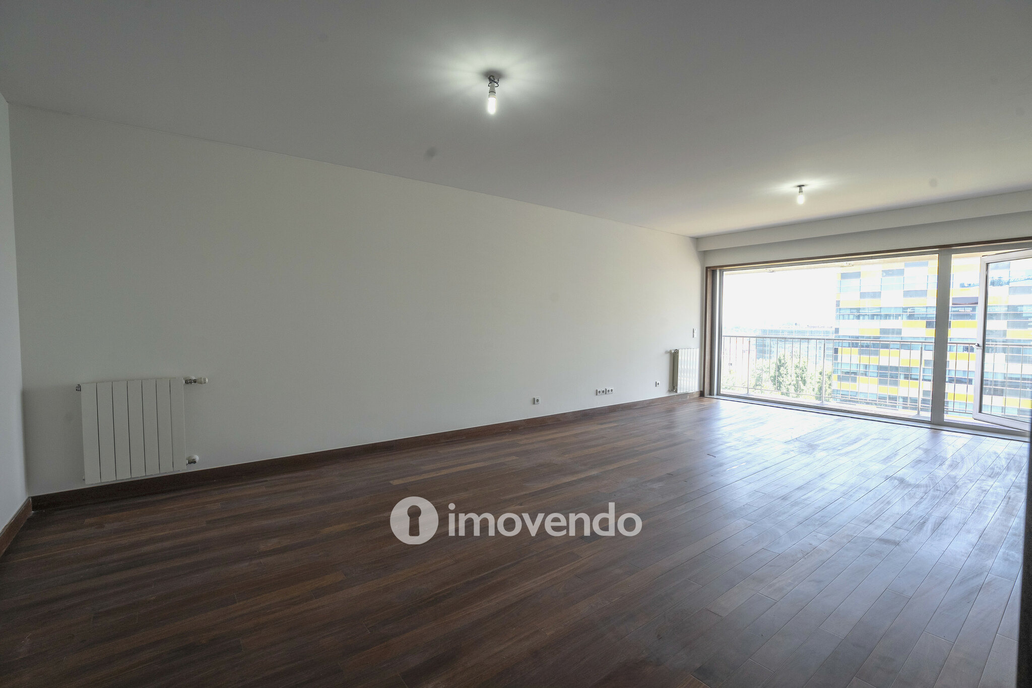 Apartamento T4, com vista rio e estacionamento, em Vila Nova de Gaia