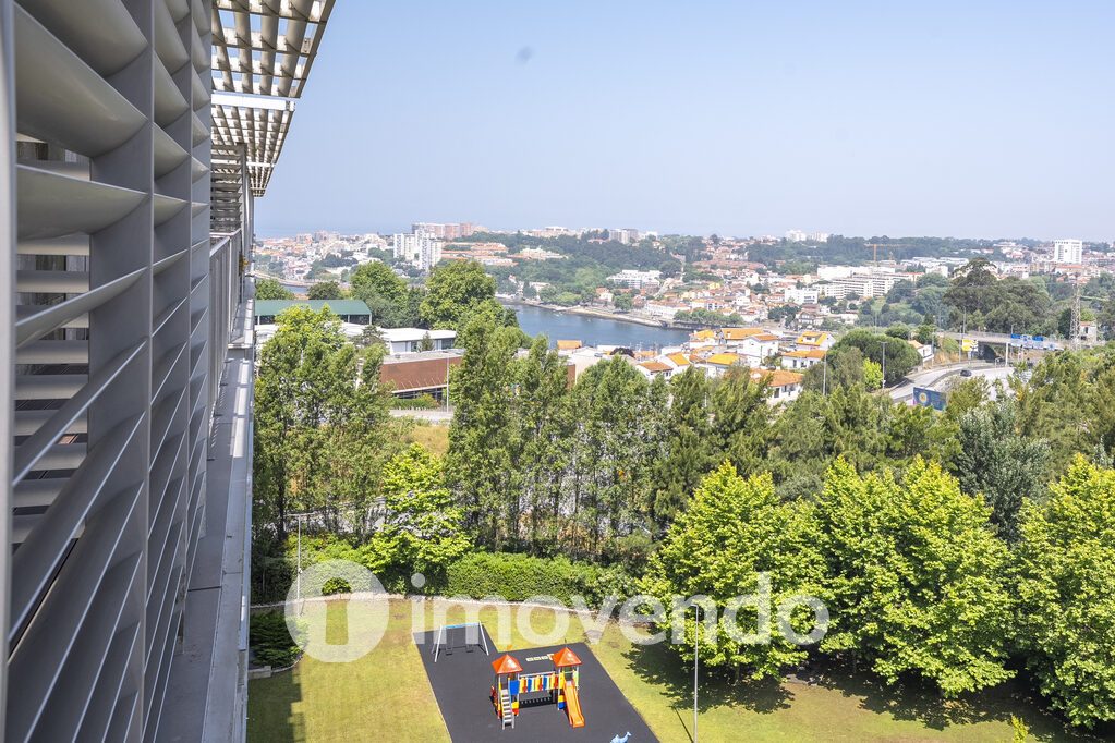 Apartamento T4 em Vila Nova de Gaia, Porto com 175 m<sup>2</sup> por 749.000
