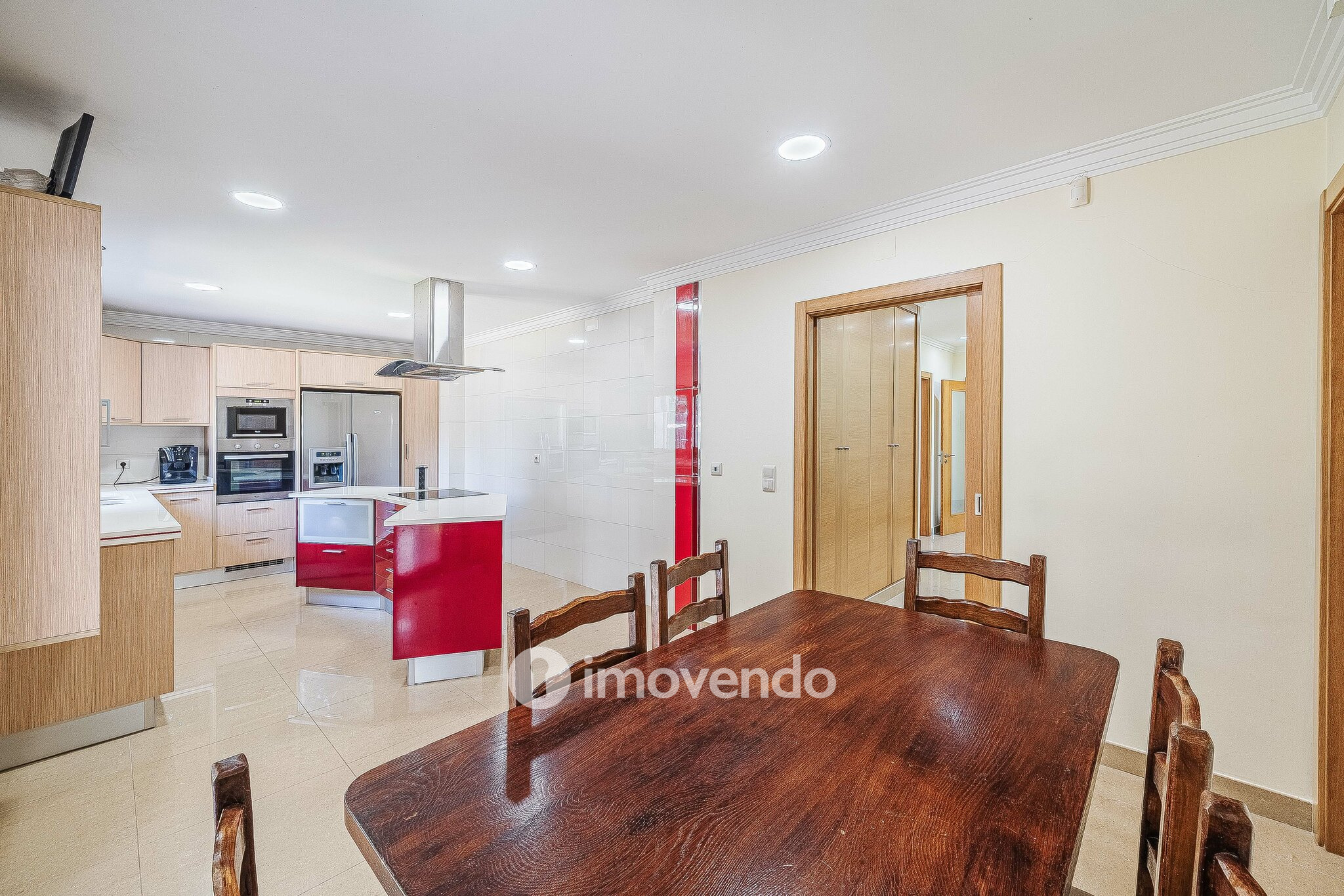 Moradia T4, com condomínio com piscina, em Almargem do Bispo