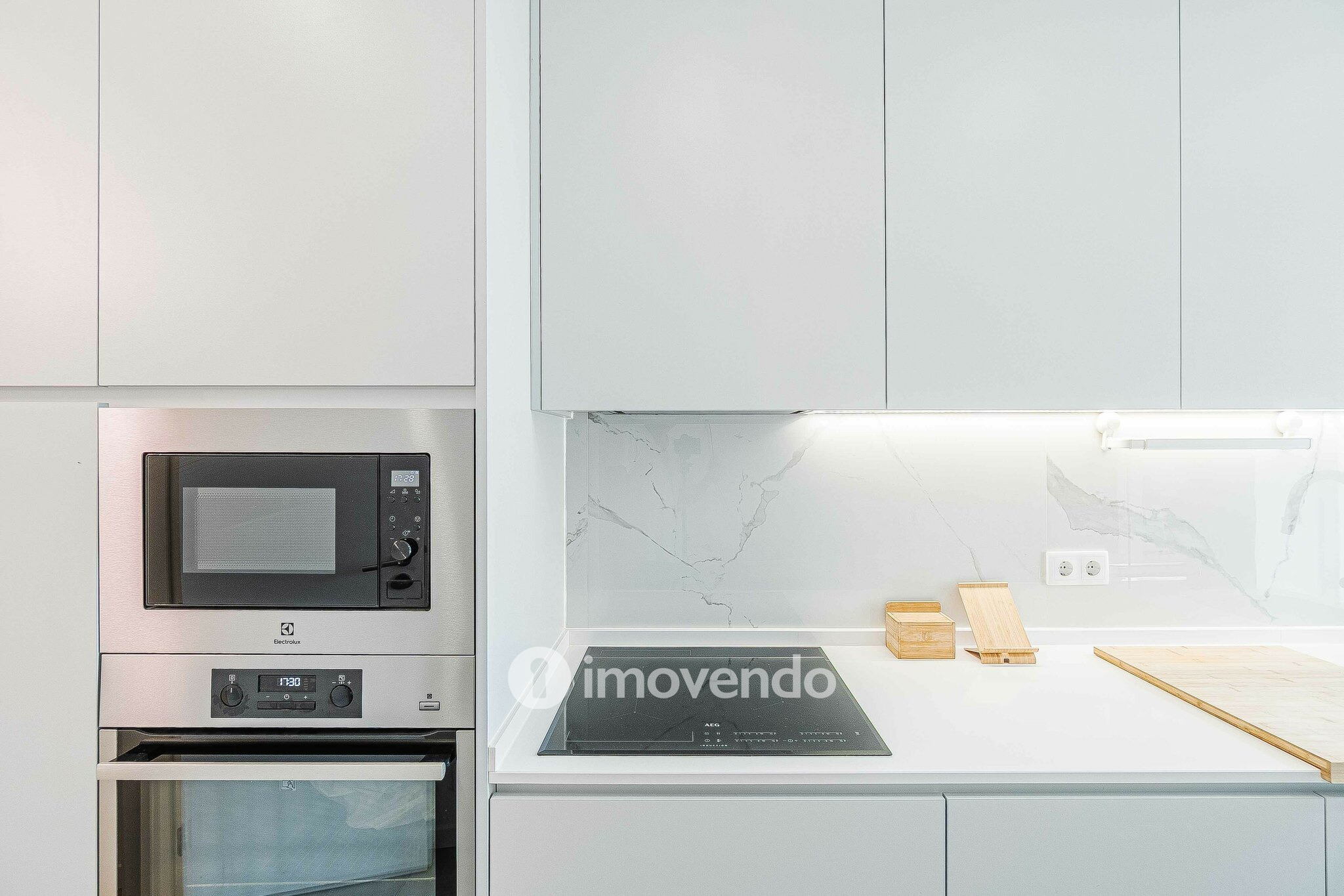 Apartamento T3+1 remodelado, com cozinha equipada, em Arroios