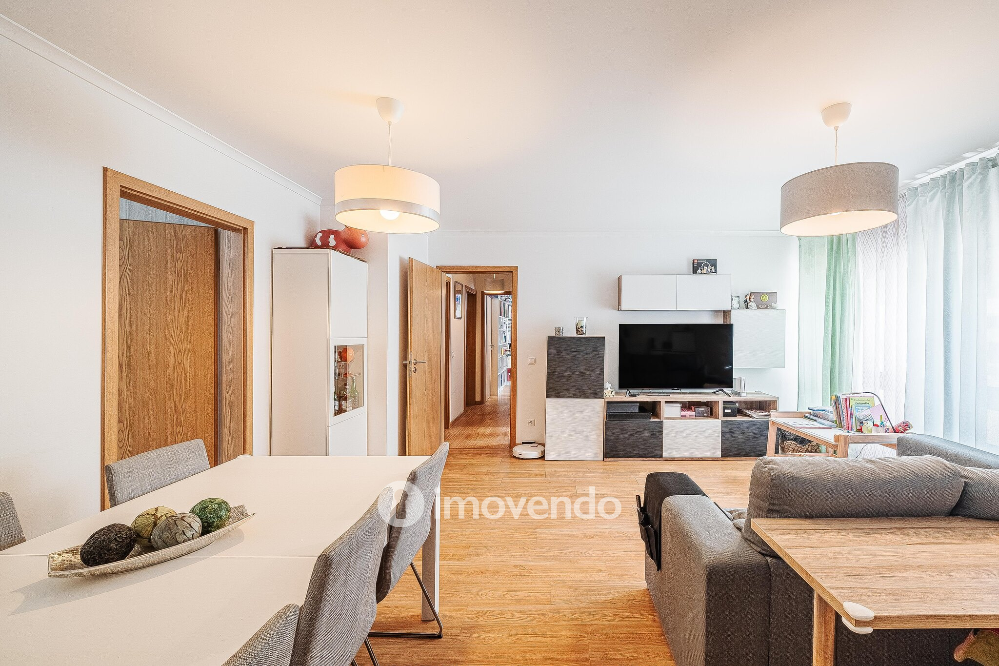 Apartamento T3, com estacionamento e terraço, em Loures