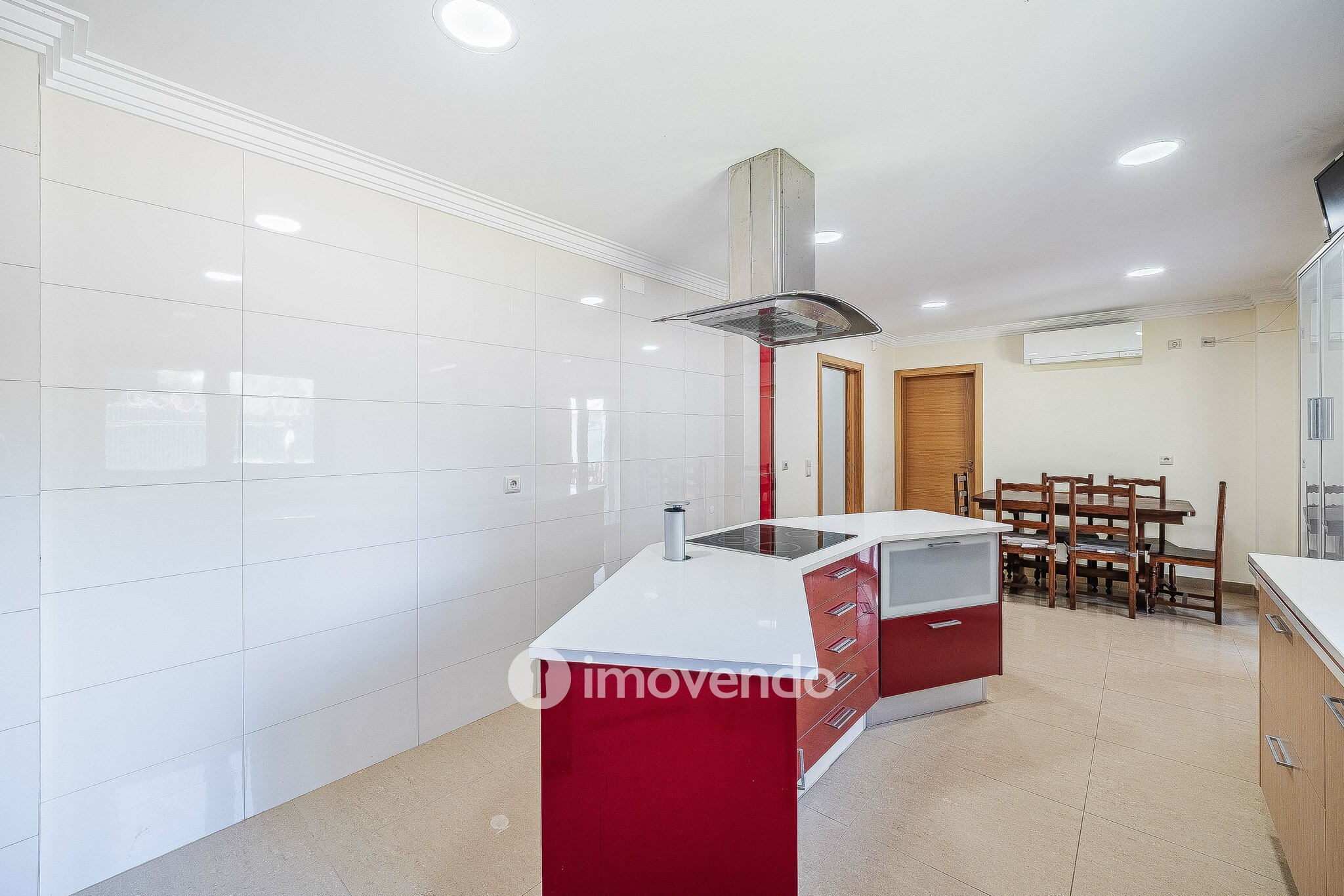 Moradia T4, com condomínio com piscina, em Almargem do Bispo