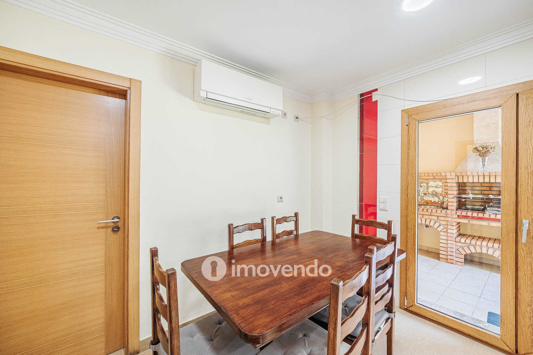 Moradia T4, com condomínio com piscina, em Almargem do Bispo