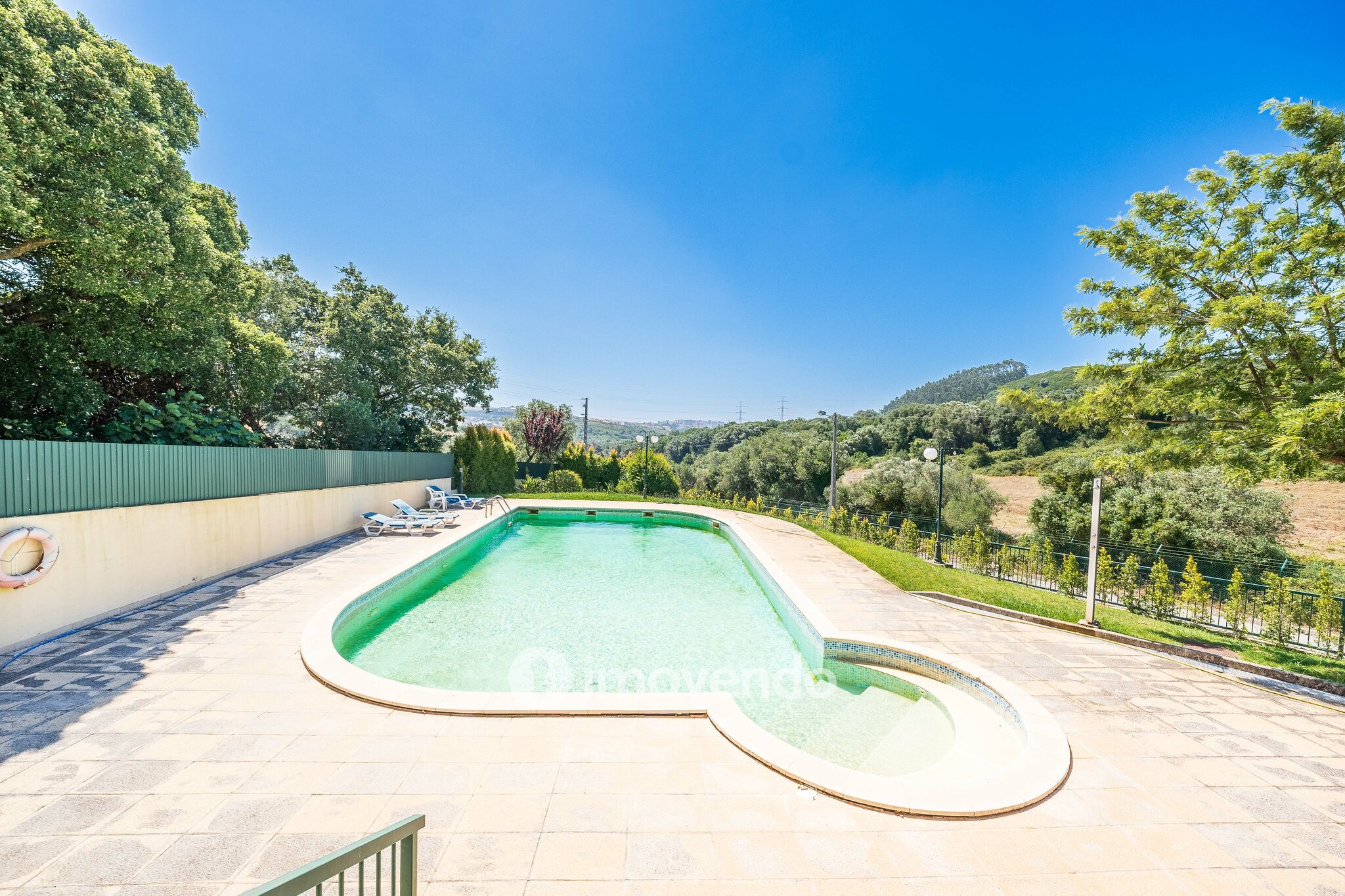 Moradia T4, com condomínio com piscina, em Almargem do Bispo