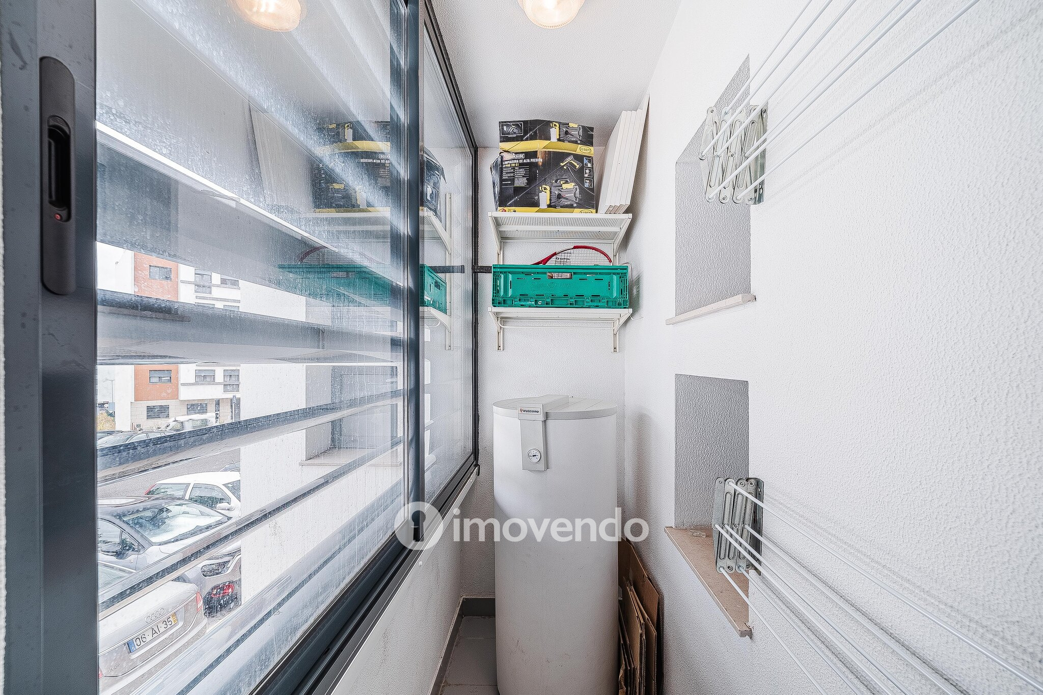 Apartamento T3, com estacionamento e terraço, em Loures