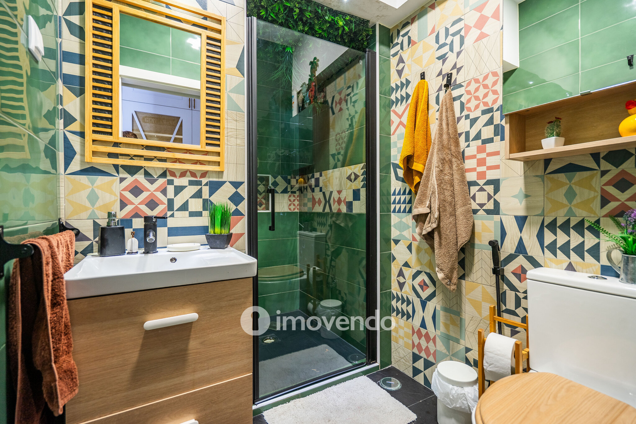 Apartamento T3+1 com áreas amplas e cozinha equipada, no Lumiar