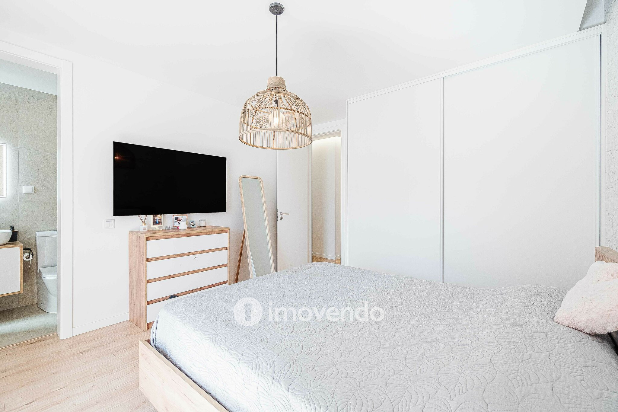 Apartamento T3+1 remodelado, com cozinha equipada, em Arroios