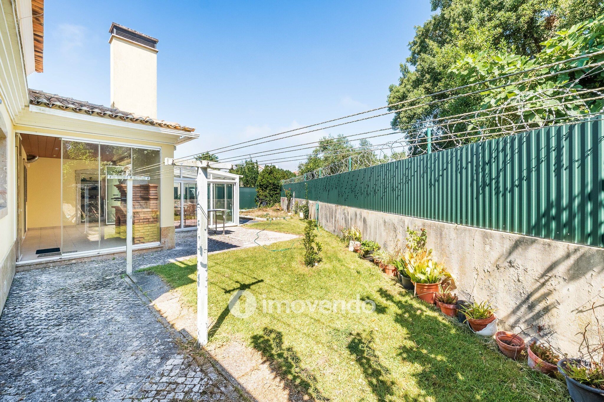 Moradia T4, com condomínio com piscina, em Almargem do Bispo