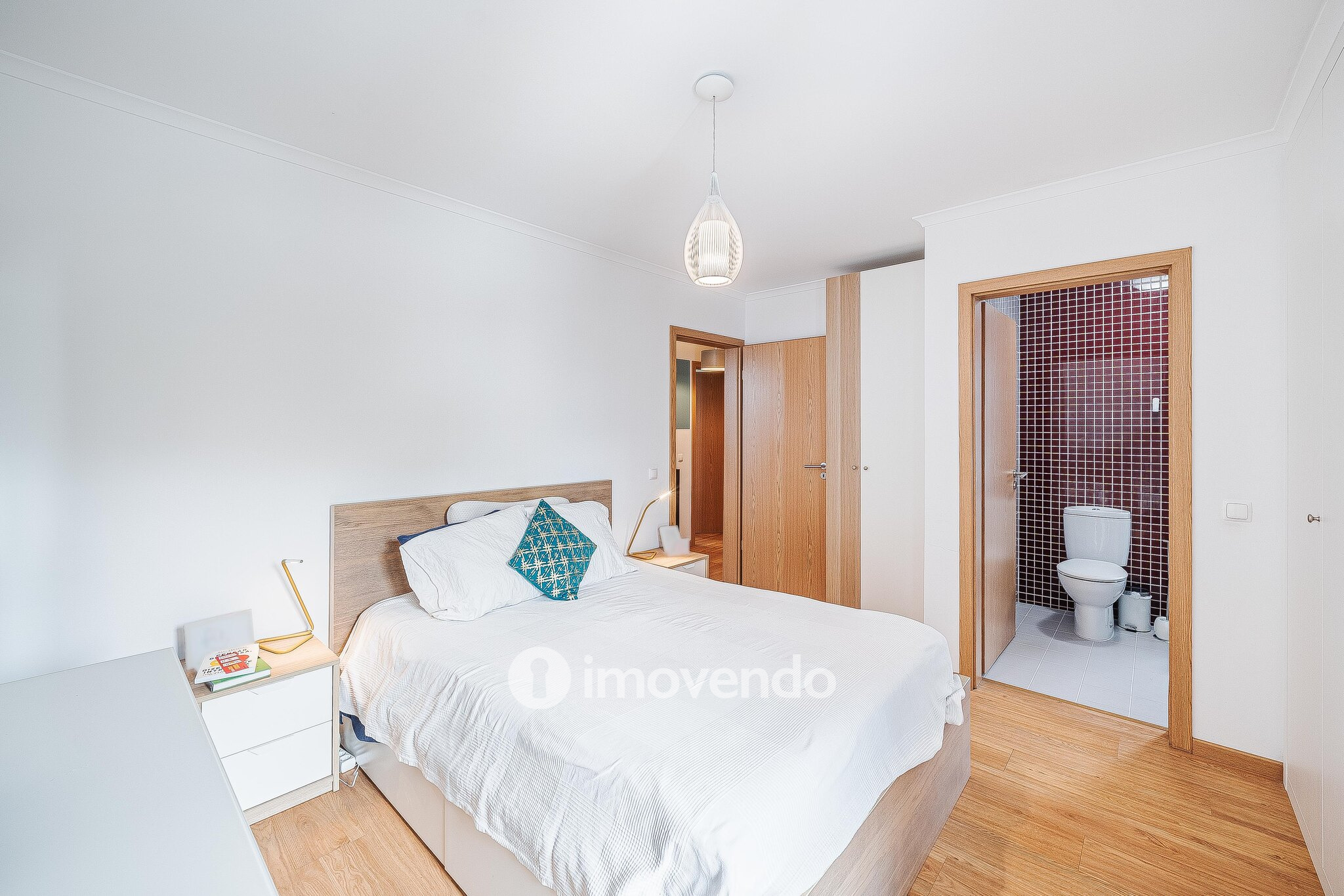 Apartamento T3, com estacionamento e terraço, em Loures