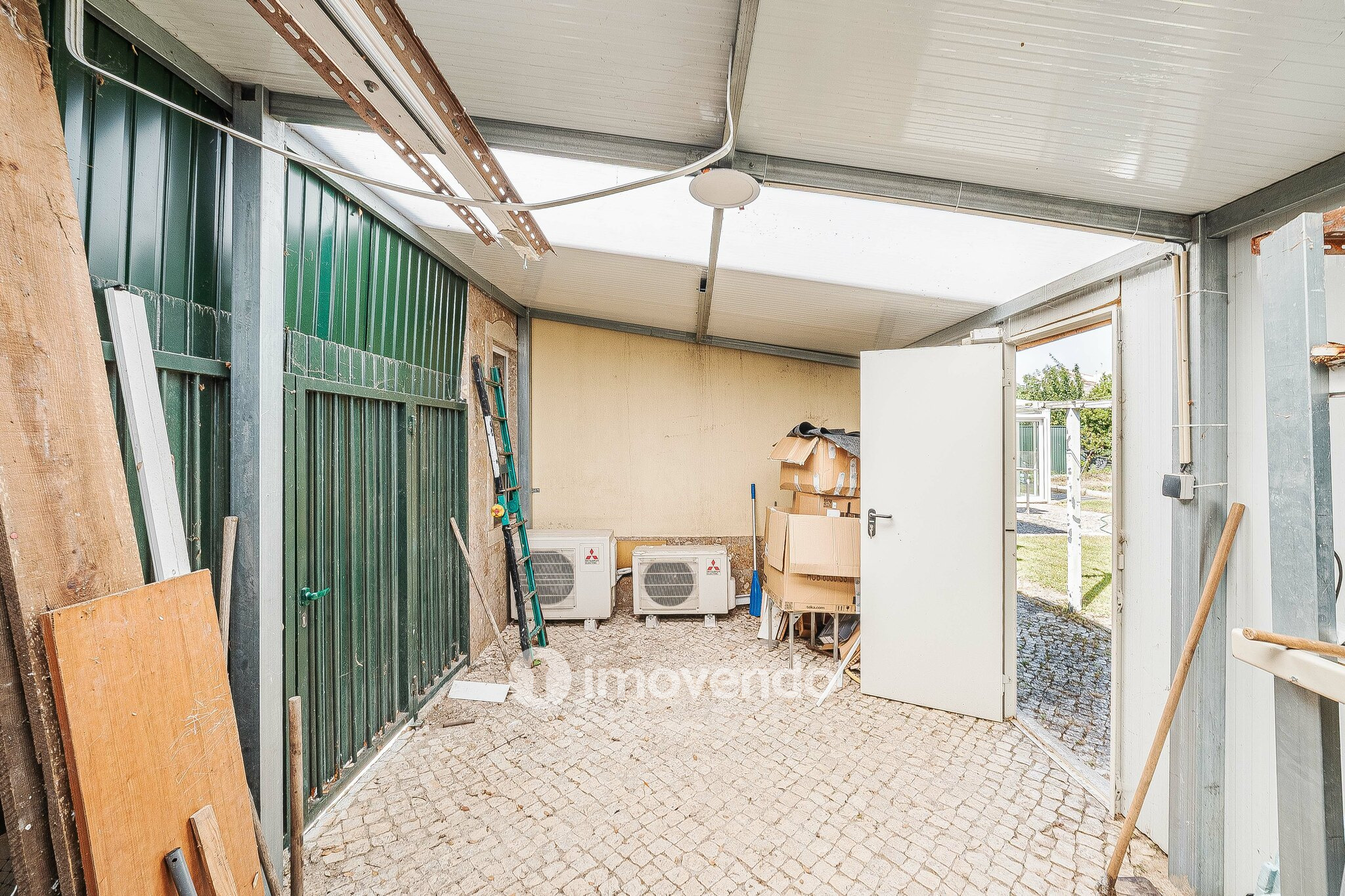 Moradia T4, com condomínio com piscina, em Almargem do Bispo