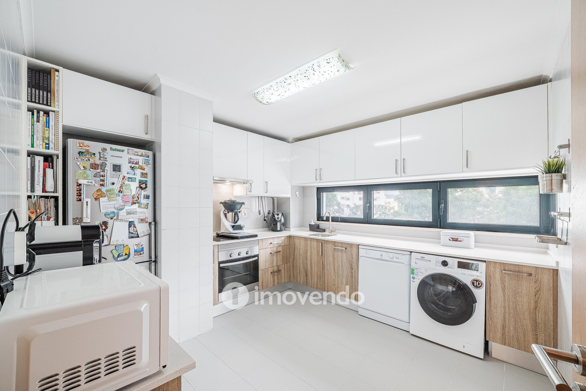 Apartamento T3, com estacionamento e terraço, em Loures
