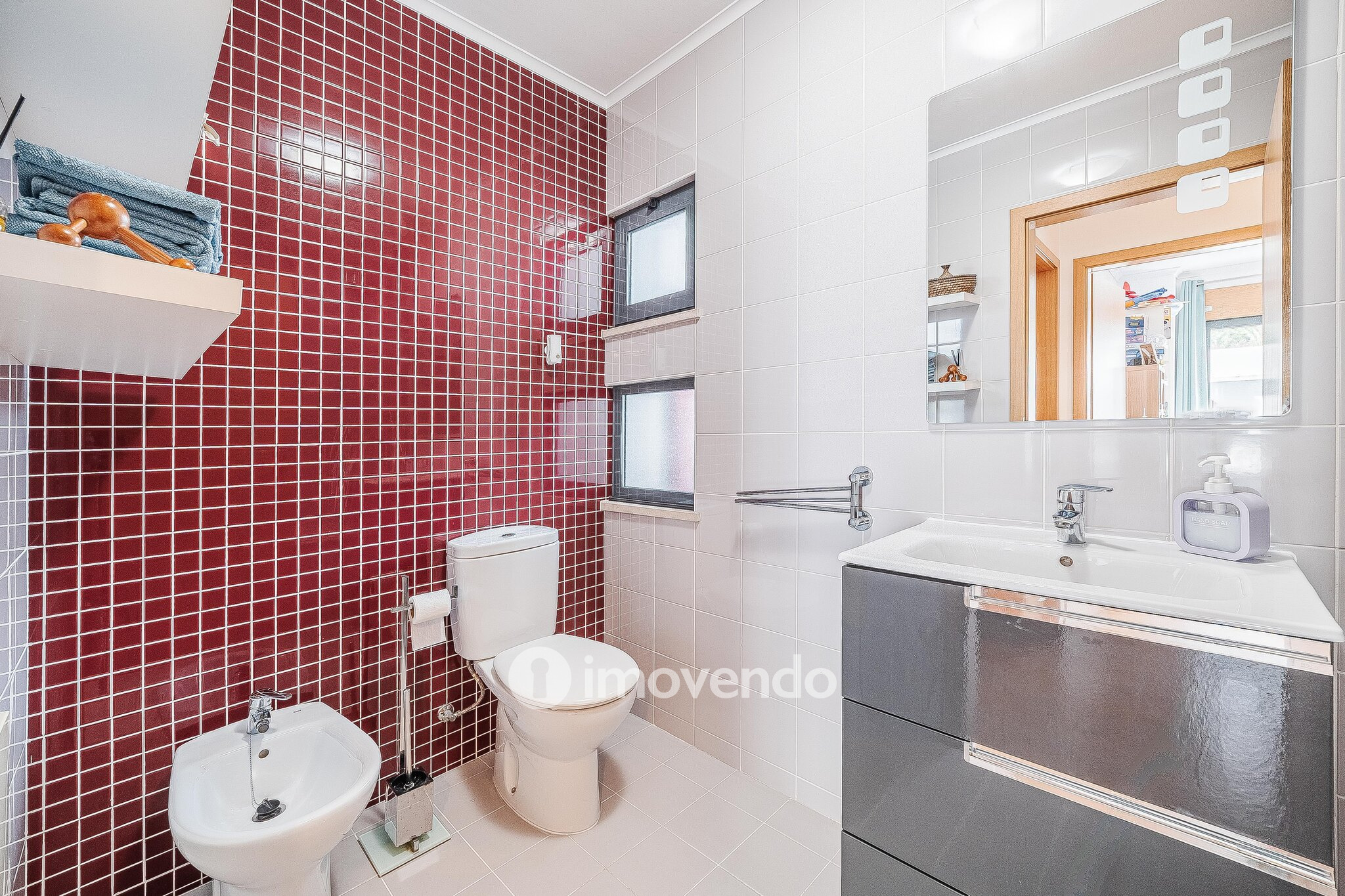 Apartamento T3, com estacionamento e terraço, em Loures